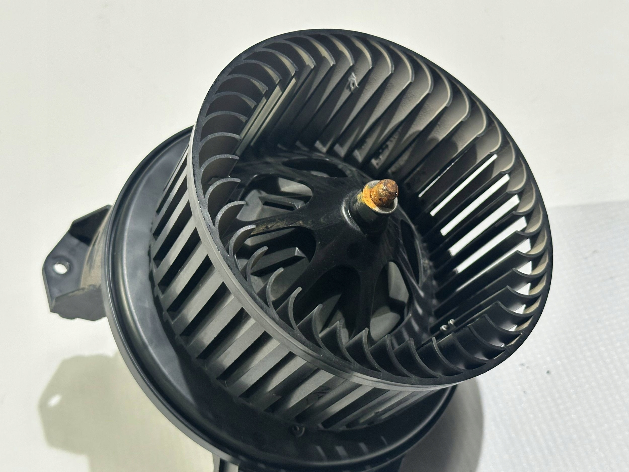 fan heating air conditioning devices Ford Explorer 2020+