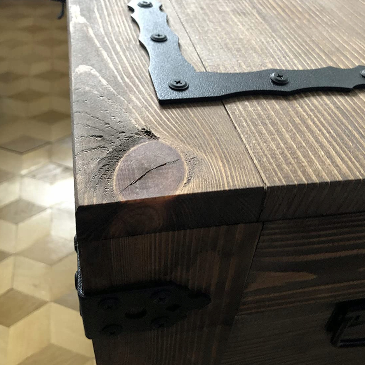 Rustykalny drewniany kufer 80cm SKRZYNIA komoda na 4 kołach vintage retro Montaż meble złożone