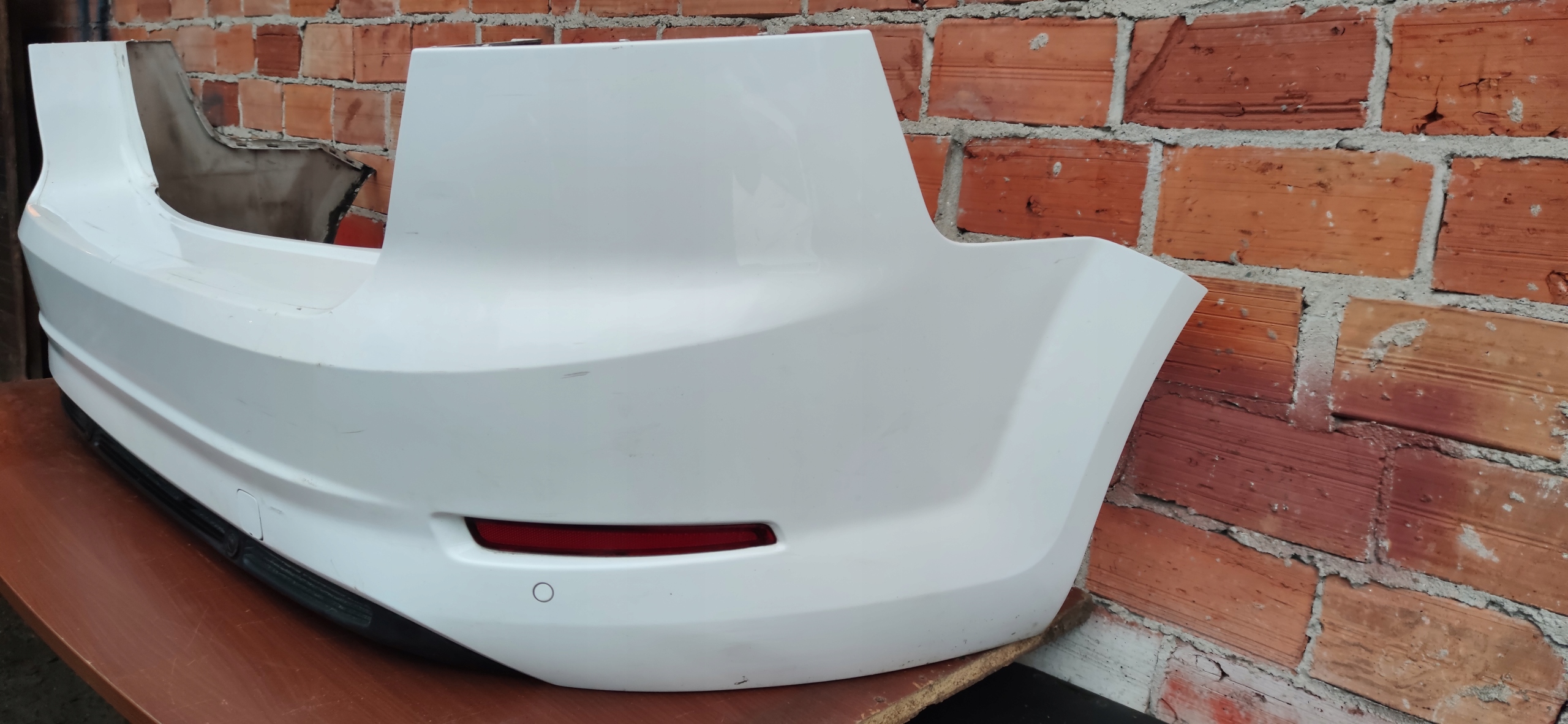 Mondeo MK4 LIFT zderzak hatchback tył czujniki F6 Strona zabudowy tył