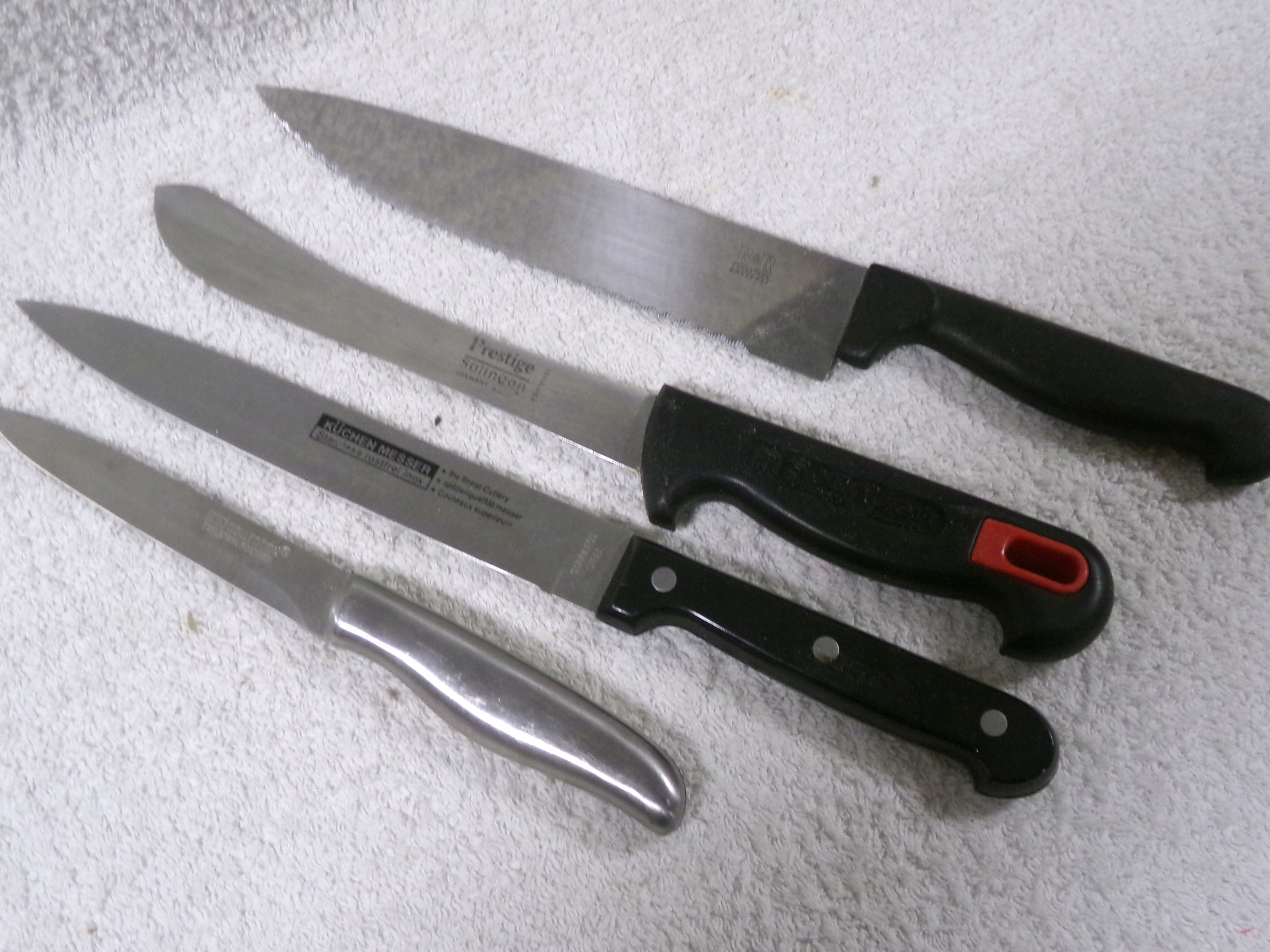 ZESTAW RÓŻNYCH NOŻY KUCHENNYCH