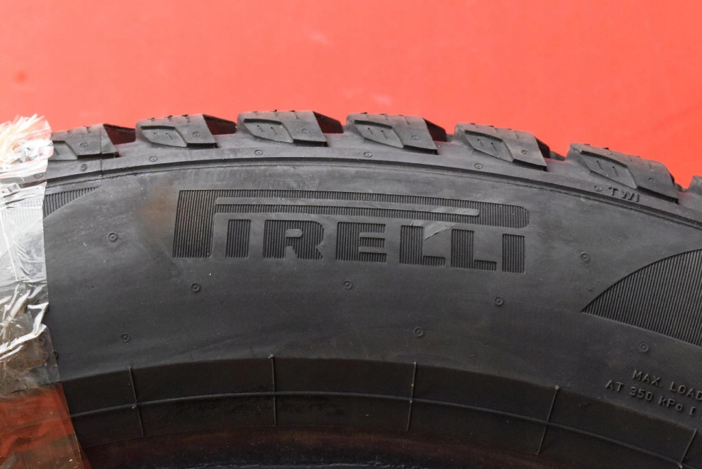 tyre tyres 2 SZT PIRELLI ZIMA 215/55/17 24R