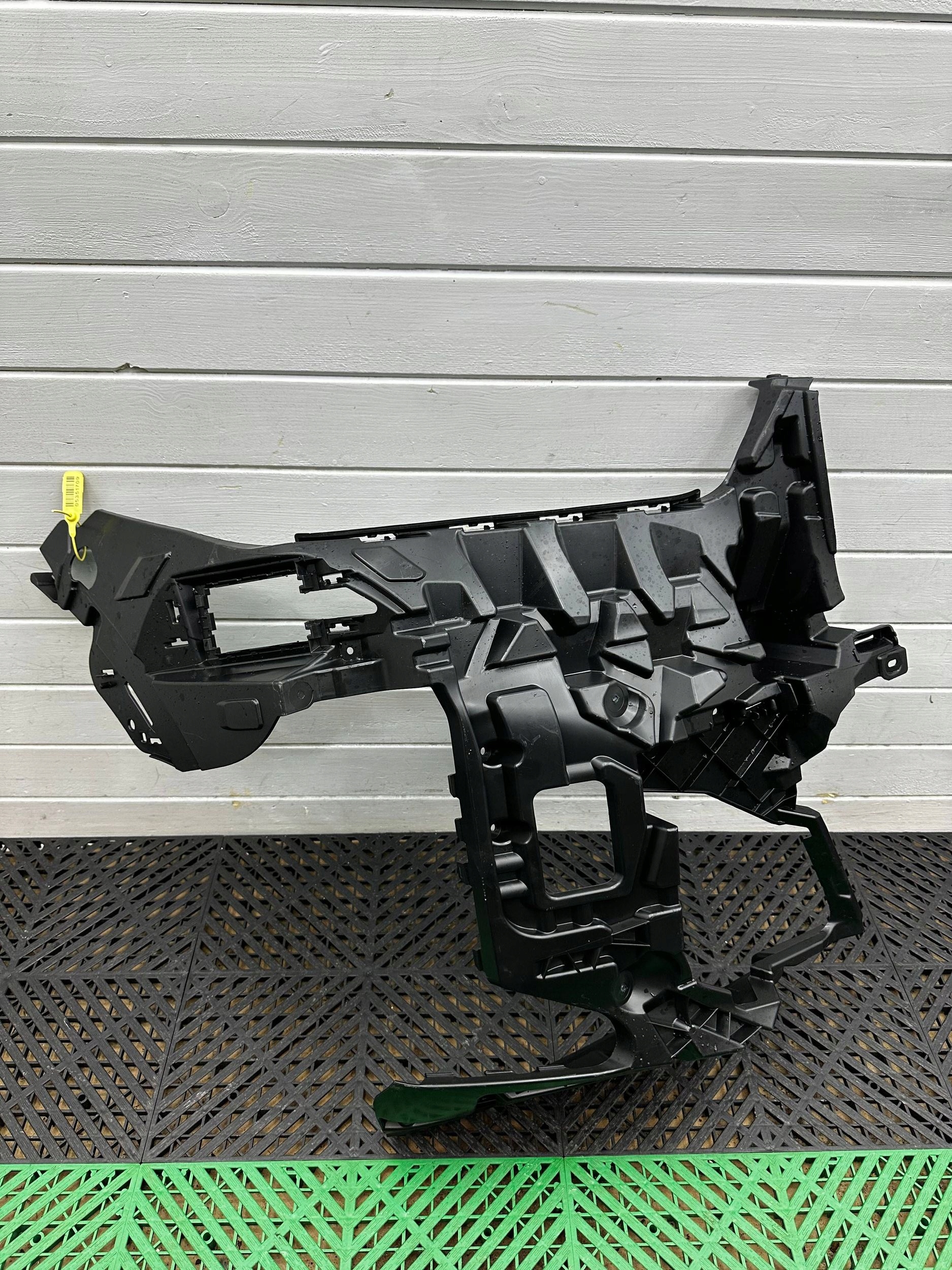 bumper bracket of the front BMW X5 G05 8085628