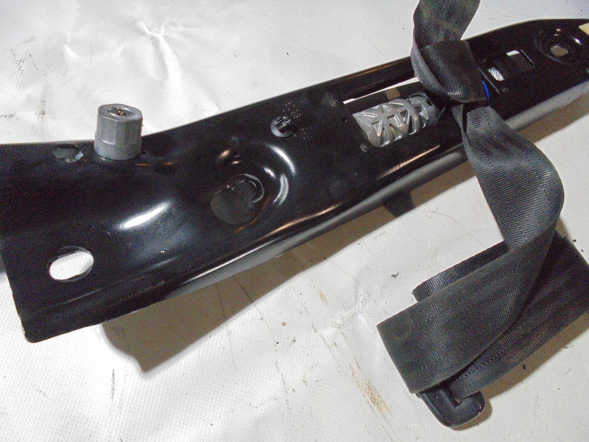 tension belt safety right front VOLVO XC90 and V8 AWD 2006