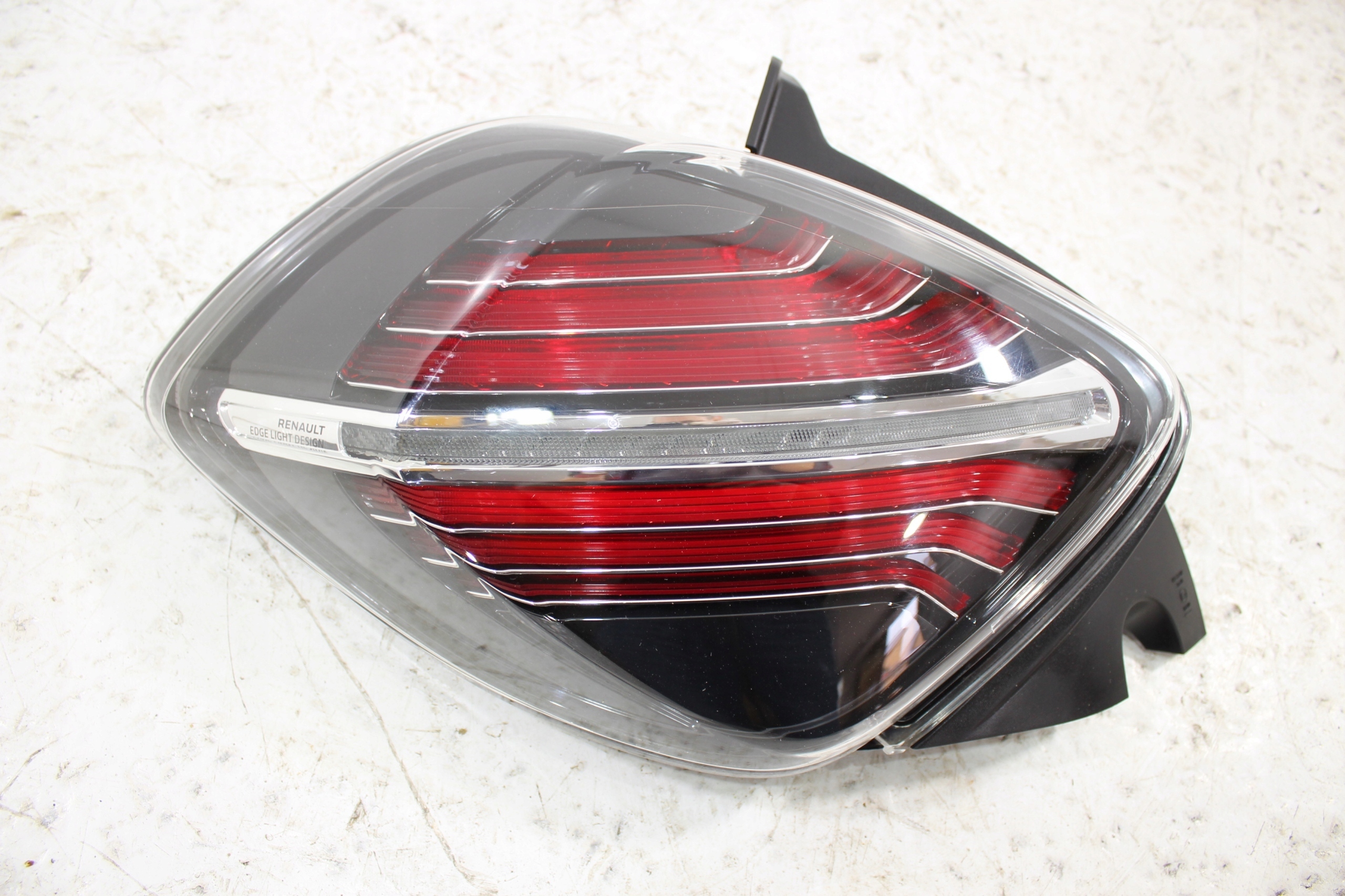 Renault ZOE lift lampa lewa tył tylna 265557349R Producent części Renault OE