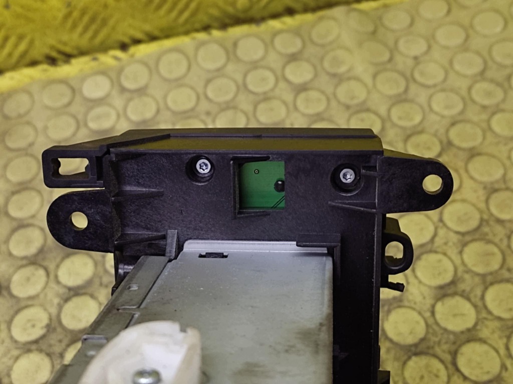MERCEDES B class W245 RADIO A1698200286