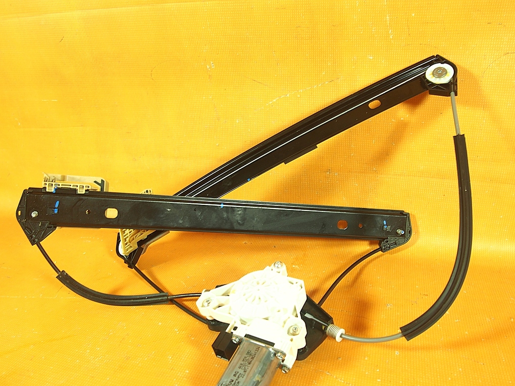 Audi E-Tron 55 4KE 25KM Prowadnica Szyby Przód PRAWA 4ke837462 / 4k0959802 Typ samochodu Samochody osobowe