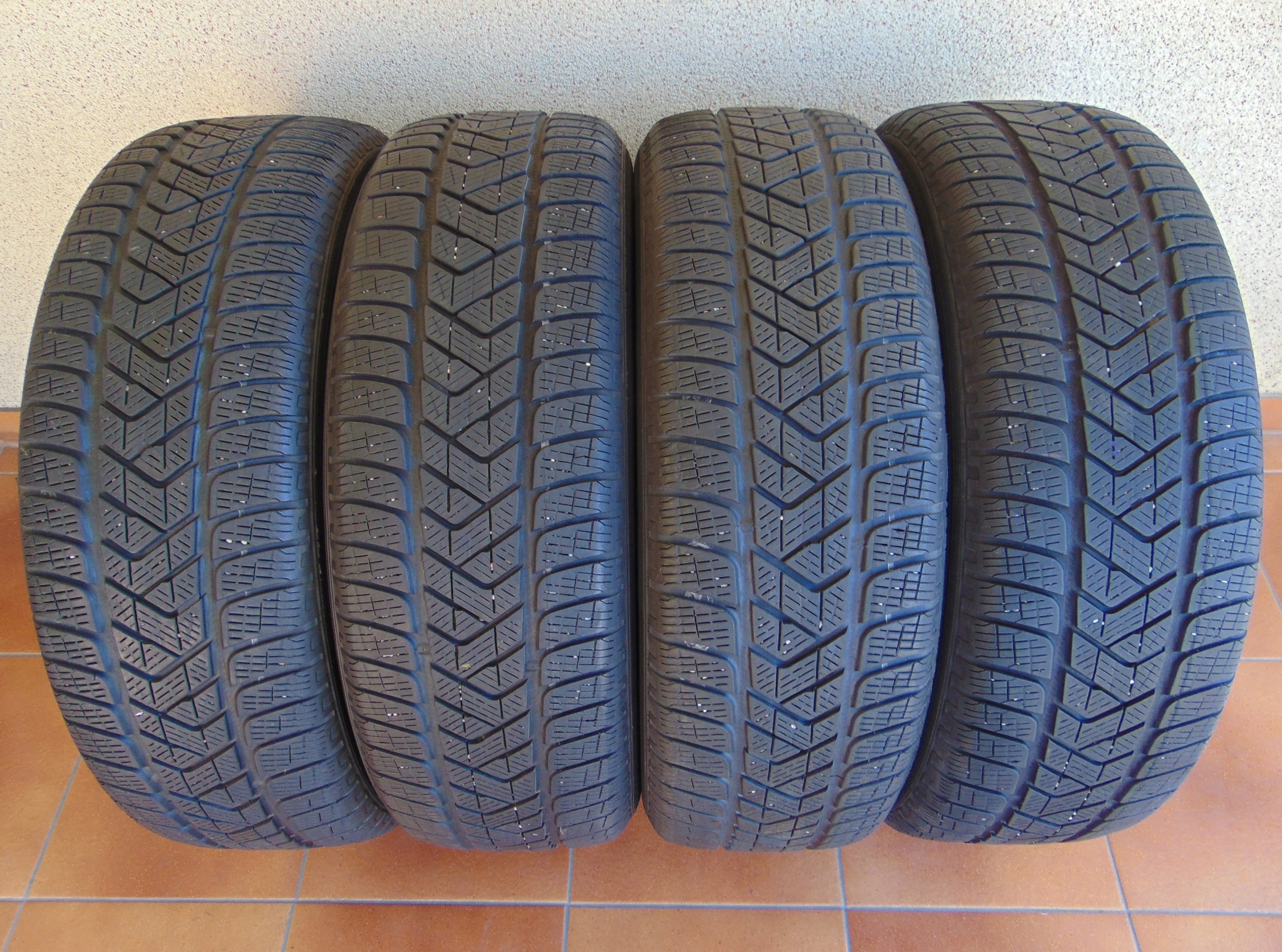 Шины 215/65 R17 Pirelli SCORPION WINTER kpl.
