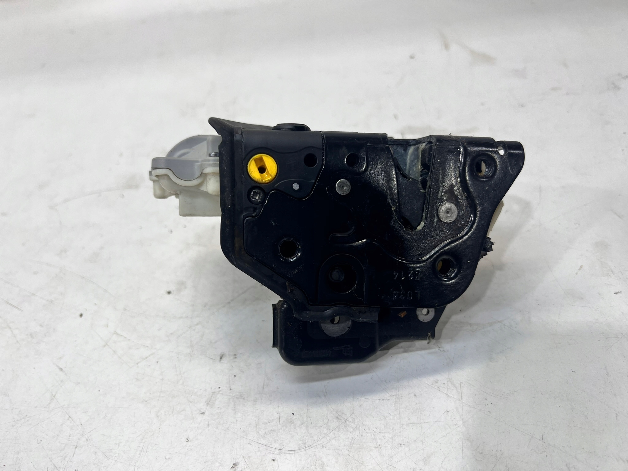 lock door left rear part AUDI A6 C6 A3 4F0839015 7-PIN