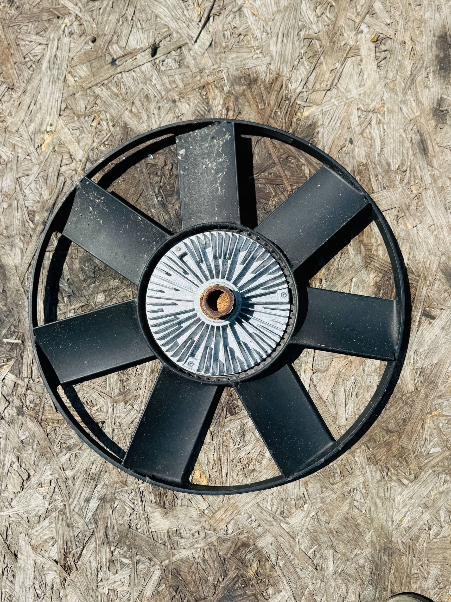radiator fan BMW E39 3.0D 2243303