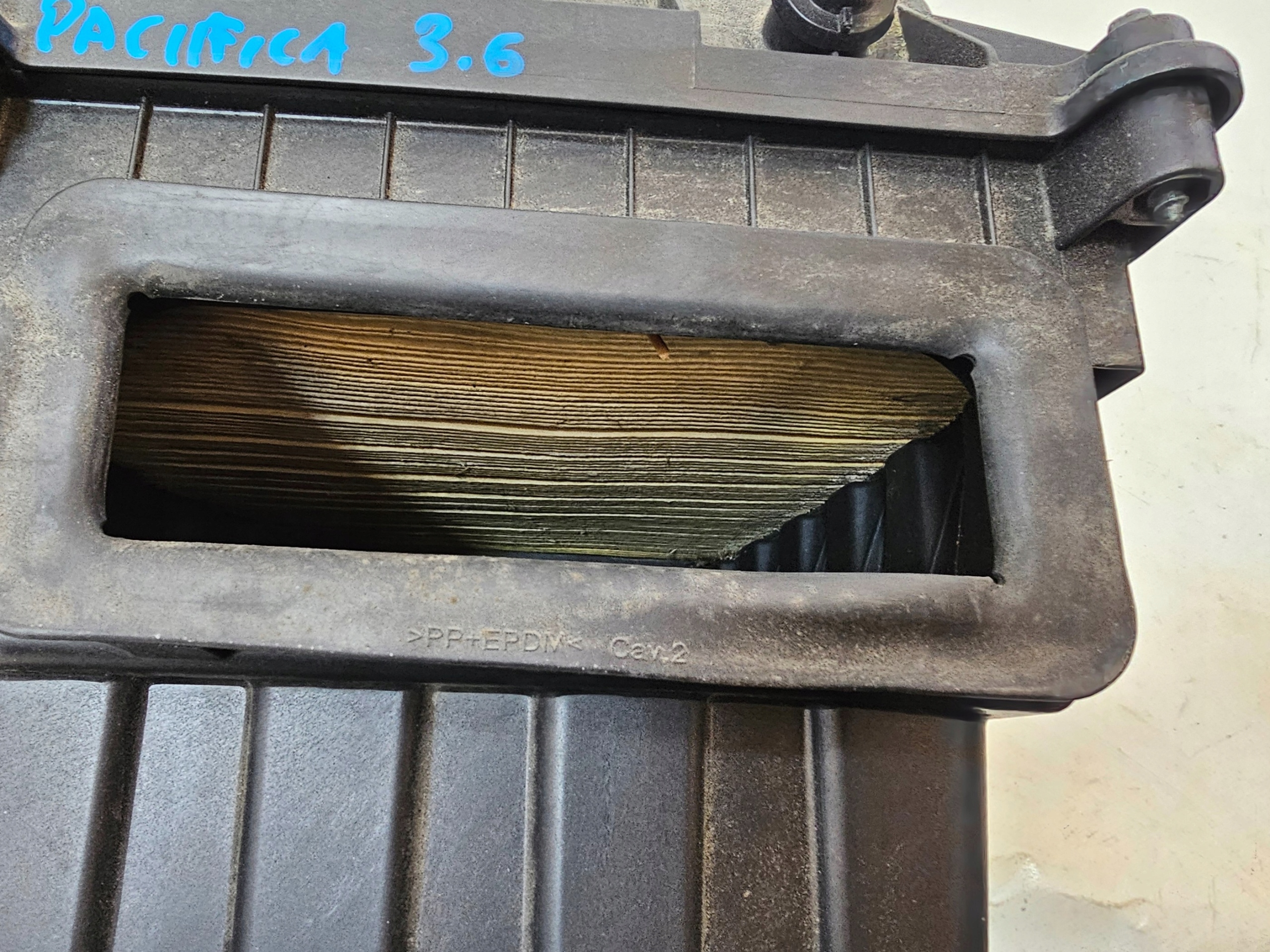 CHRYSLER PACIFICA 17- корпус салонного фильтра 3.6b 68188641AB америка