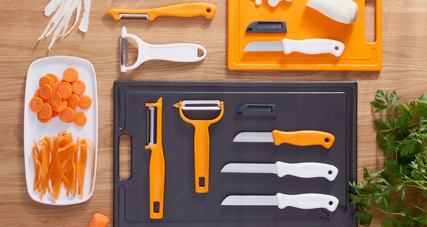 MAŁY OSTRY NÓŻ NOŻYK NOŻE WARZYW OWOCÓW JARZYN ZIEMNIAKÓW SOLINGEN B. OSTRY Materiał uchwytu plastik