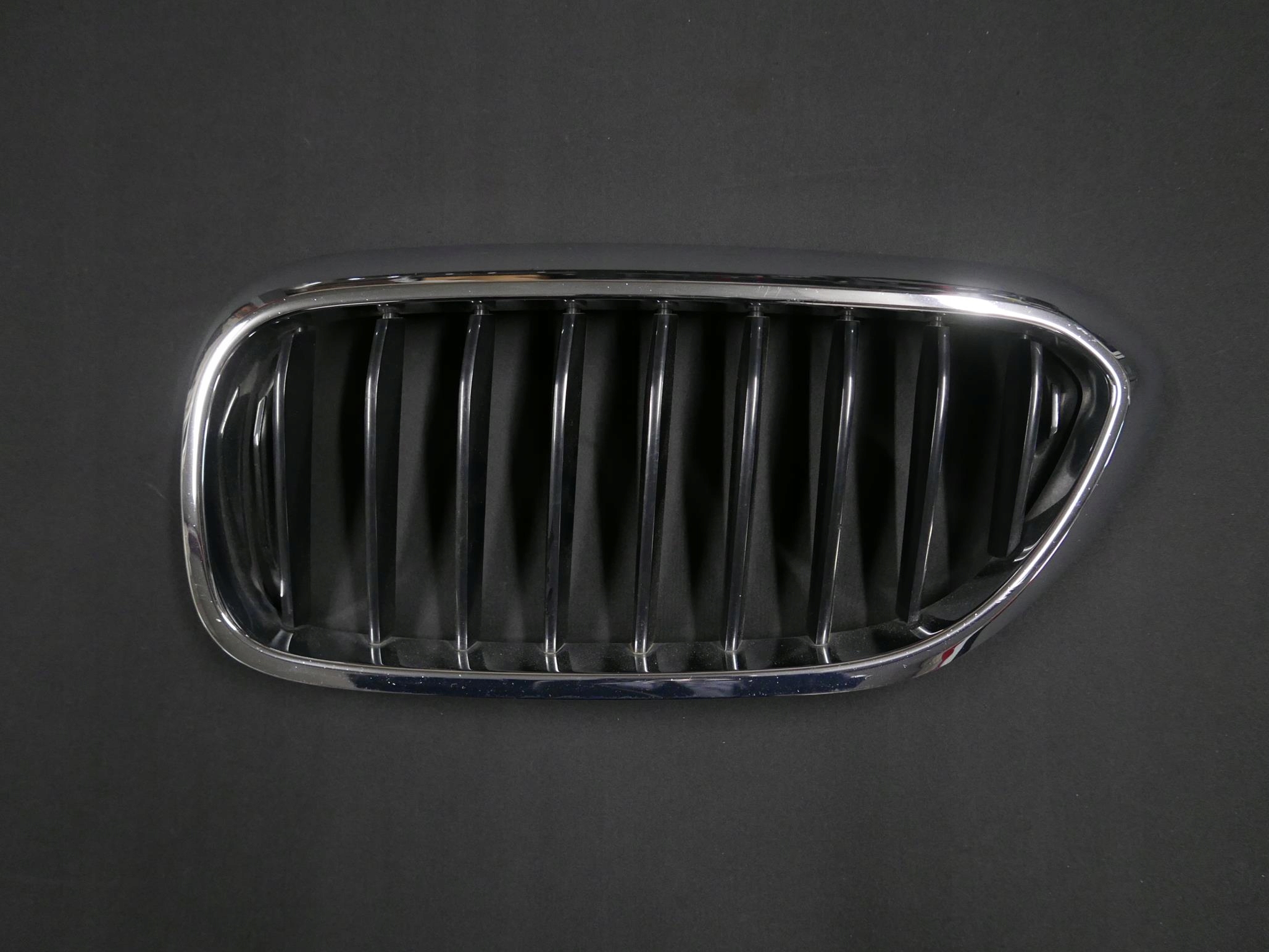 BMW G30 G31 решетка радиатора ноздря левая