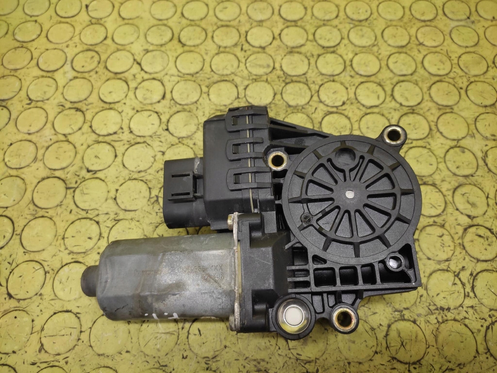 AUDI A6 C5 Micro moteur Vitres Droite Arrière 0130821784