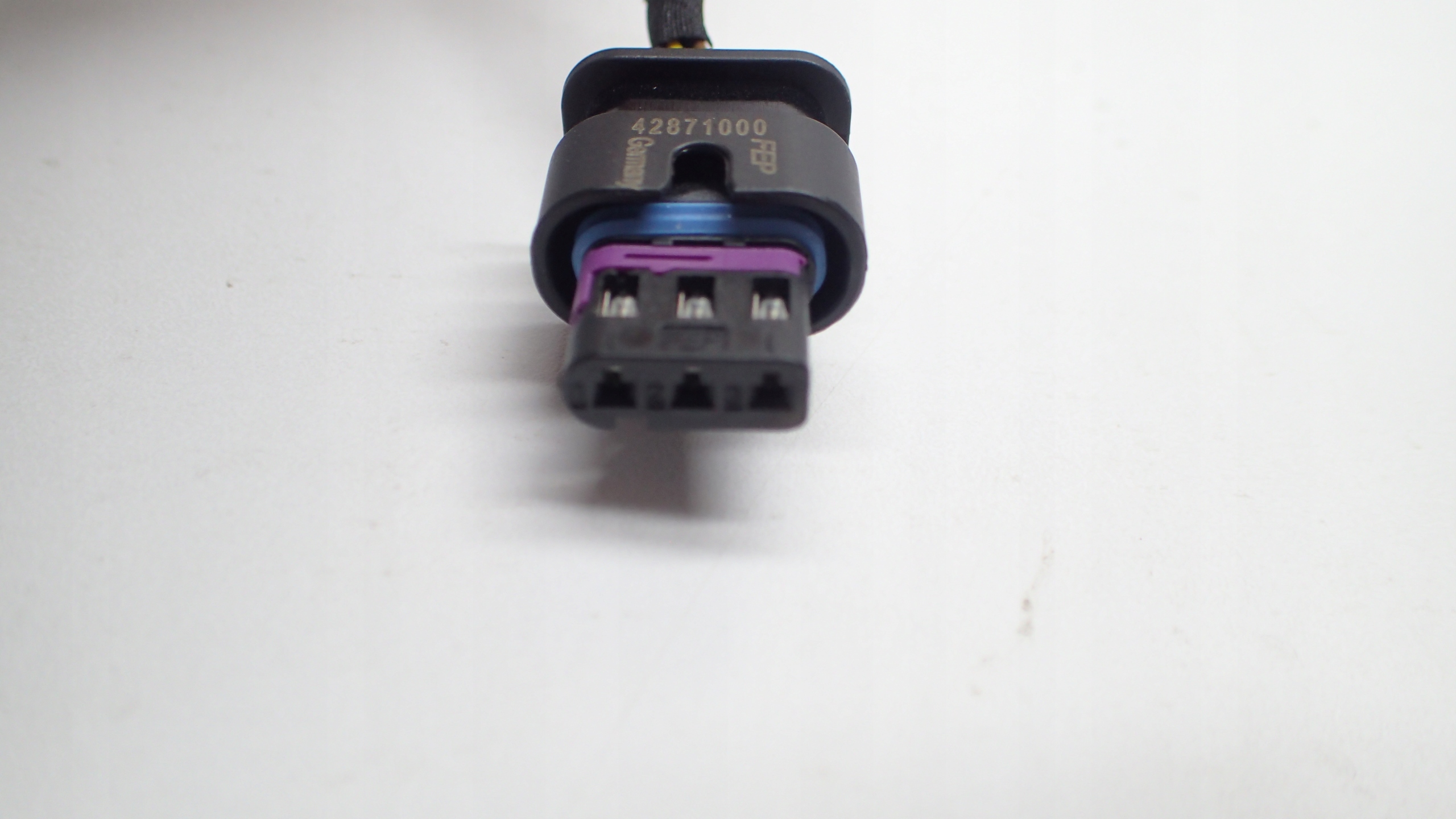 шланги перед 4PDC Audi Q7 4M0971095F