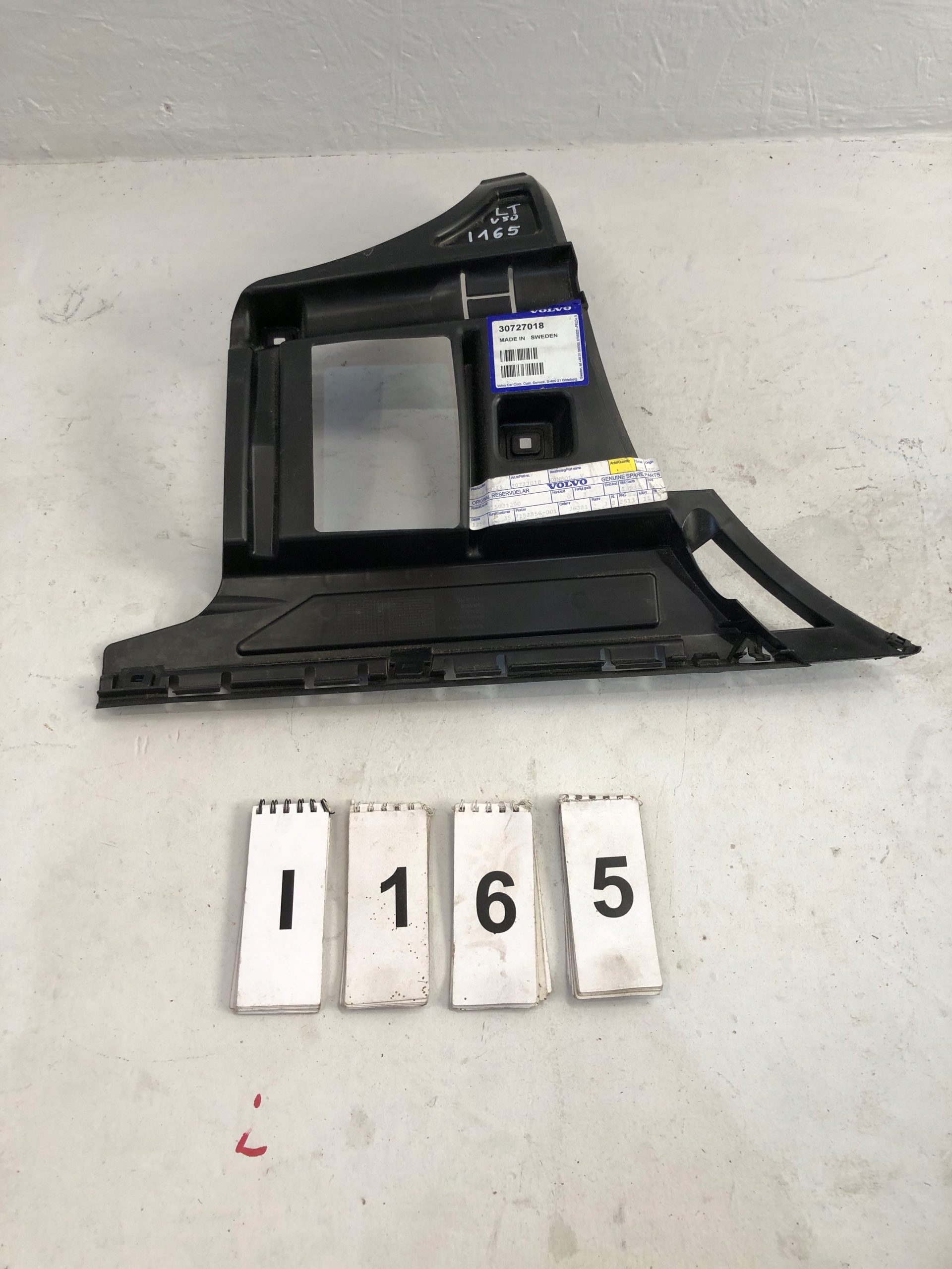 VOLVO V70 ŚLIZG/MOCOWANIE ZDERZAKA LEWY TYŁ