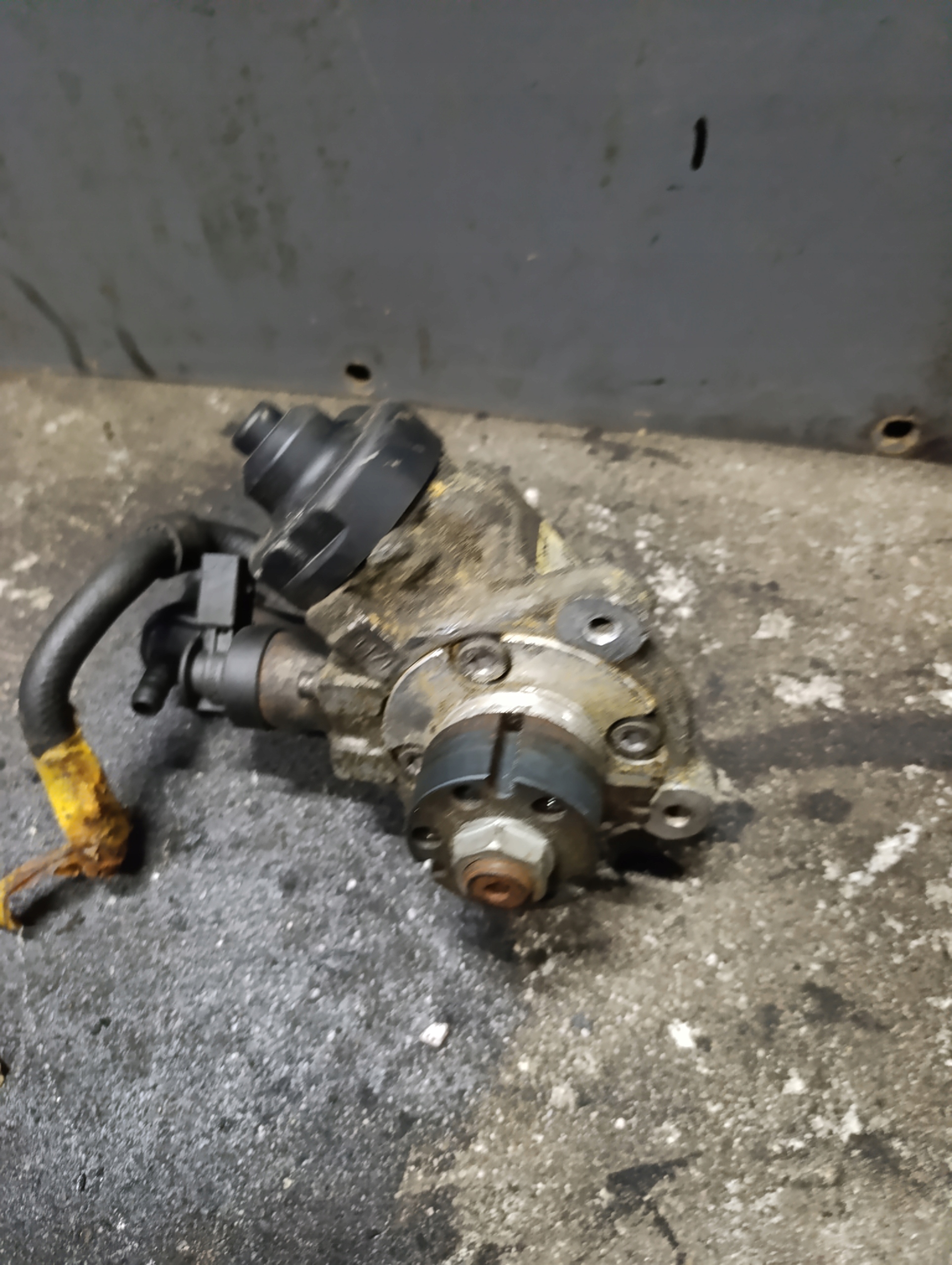 VW T5 LIFT T6 2.0 TDI CAAB CAAC CAA Einspritzpumpe 03L130755J