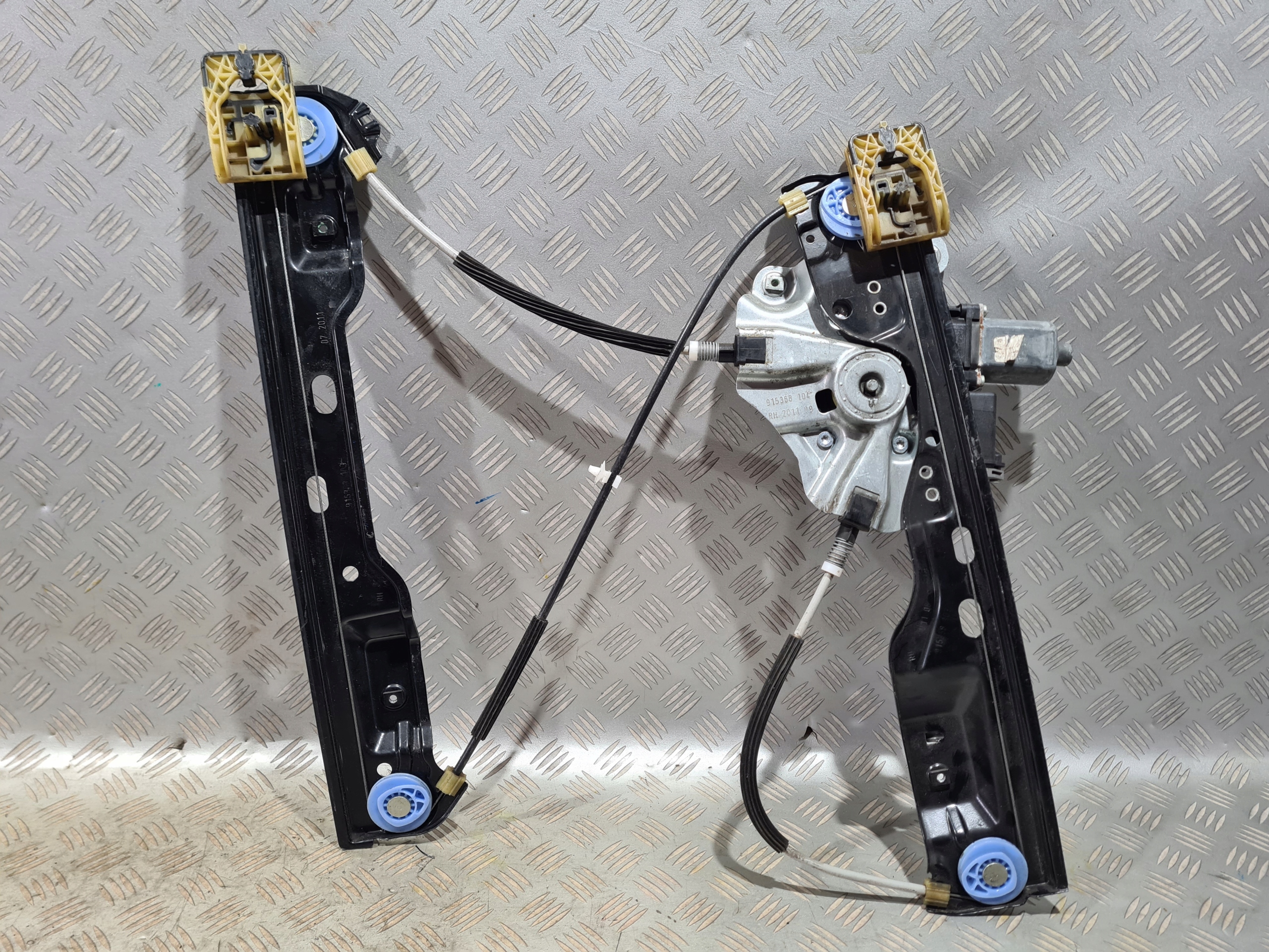 MECHANIZM PODNOŚNIK SZYBY PRAWY PRZEDNI STEROWNIK OPEL ASTRA J Numer katalogowy części 915722-103 OPEL ASTRA J