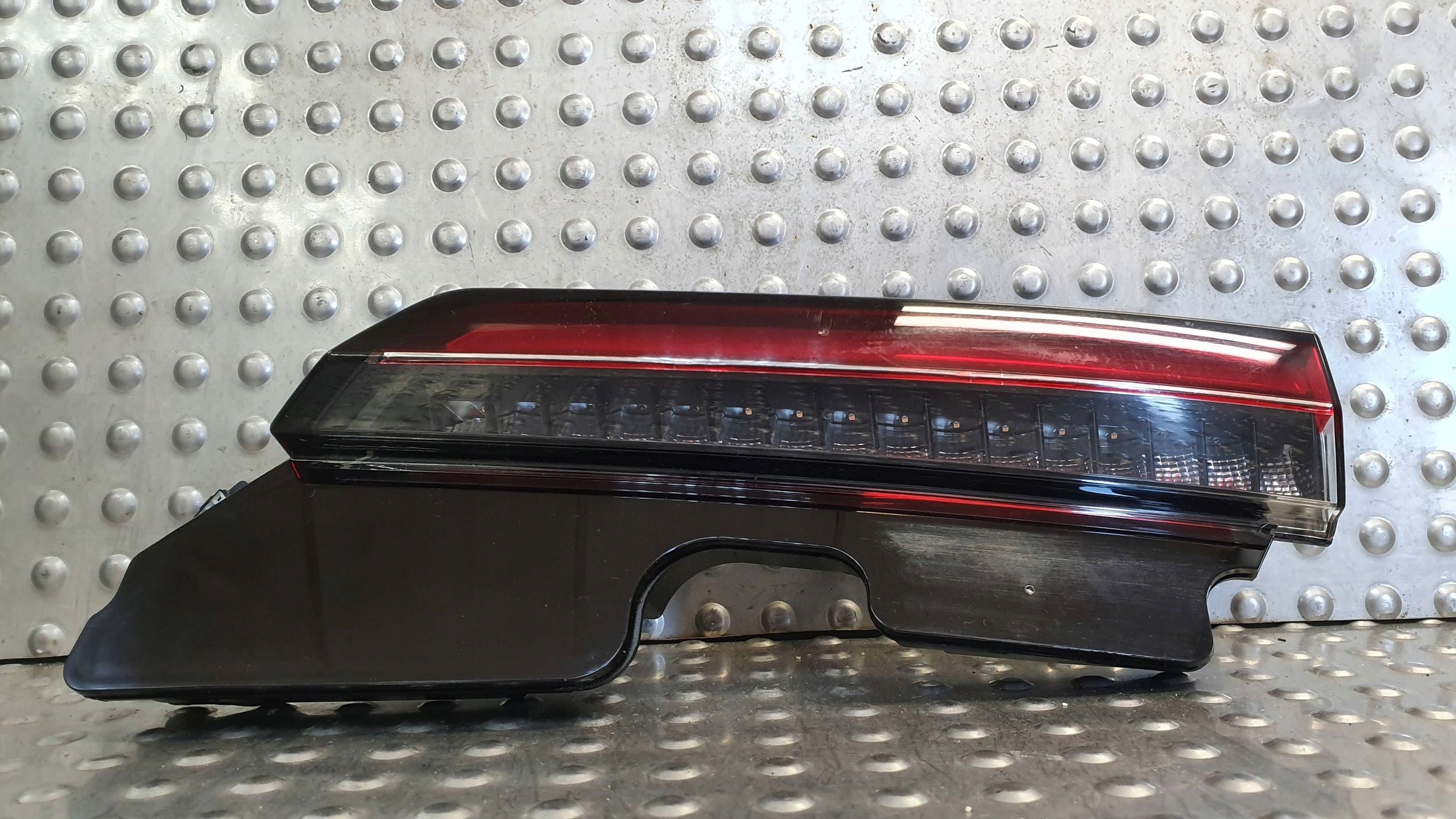 light rear part left VOLVO C40 to the bonnet 21- 32365672