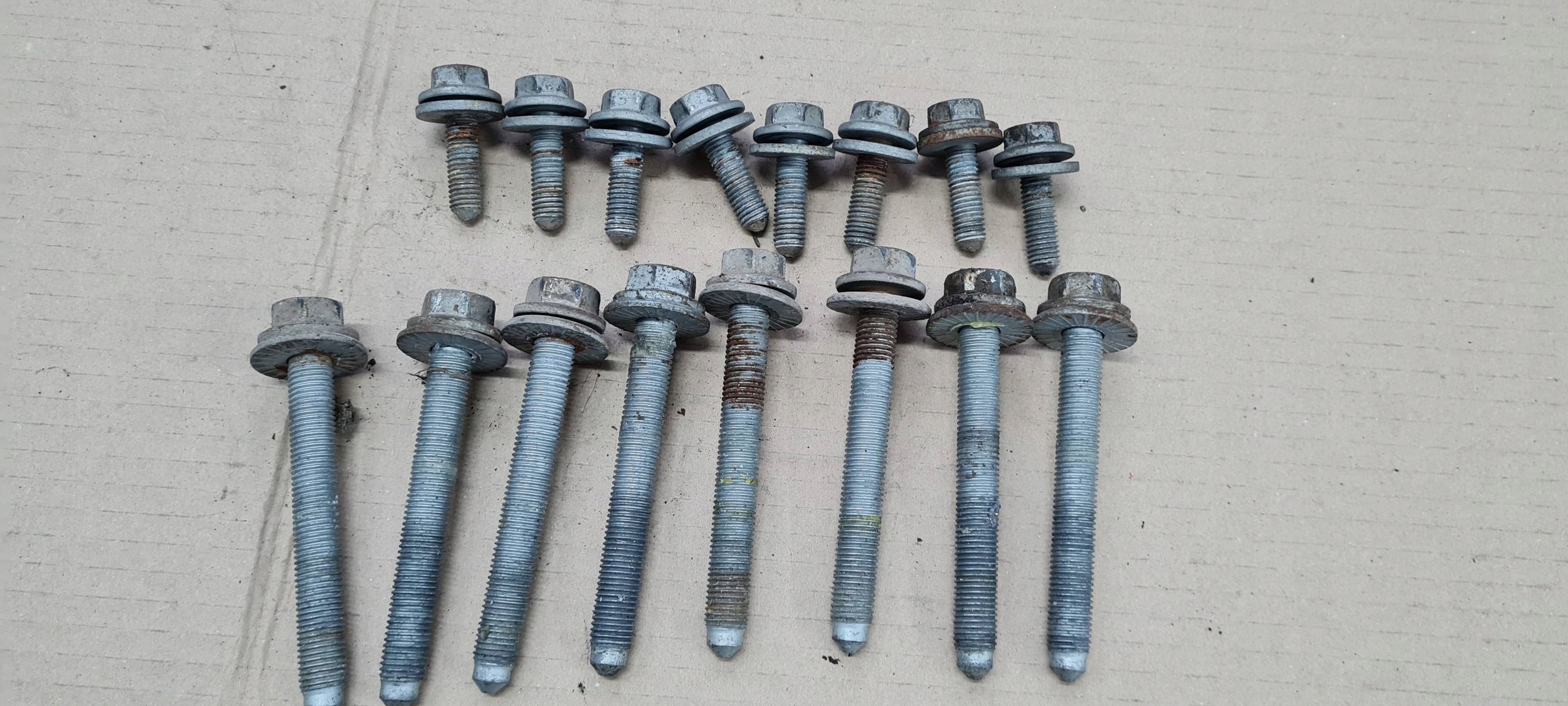 Q5 8R screws axle beam sider axle beam front springing