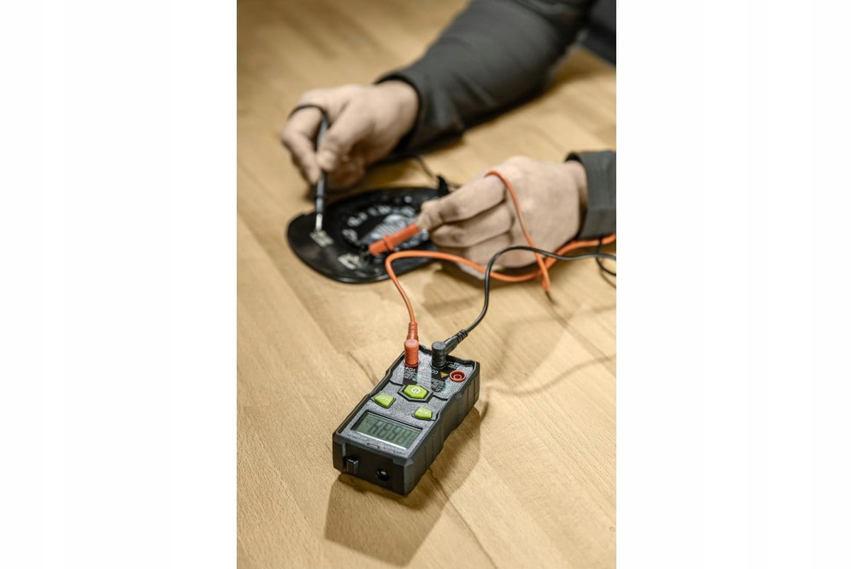 HT1E605 Uniwersalny miernik cyfrowy FULL-SMART Marka Hoegert Technik