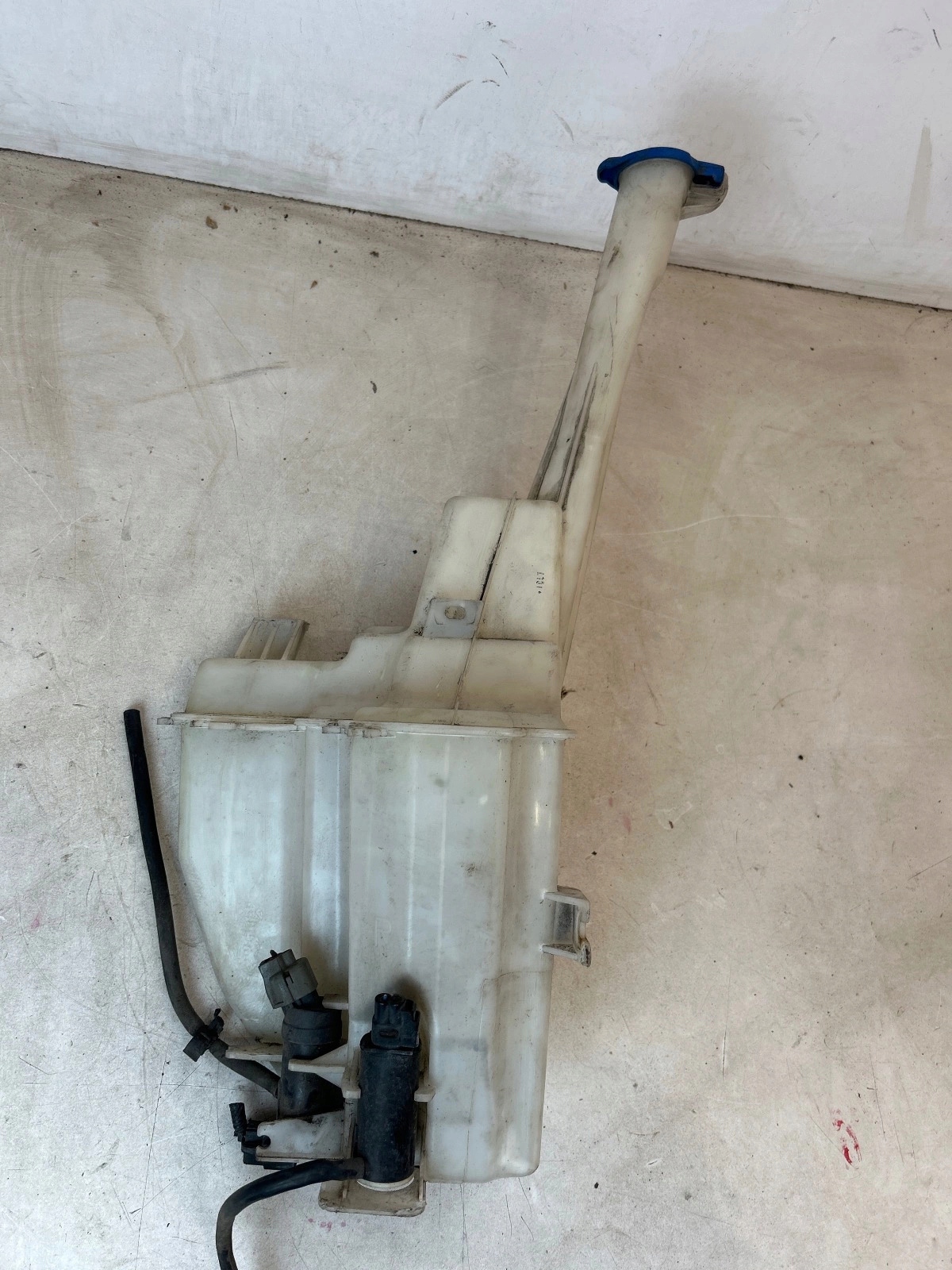 washer fluid tank pump Kia Sportage III