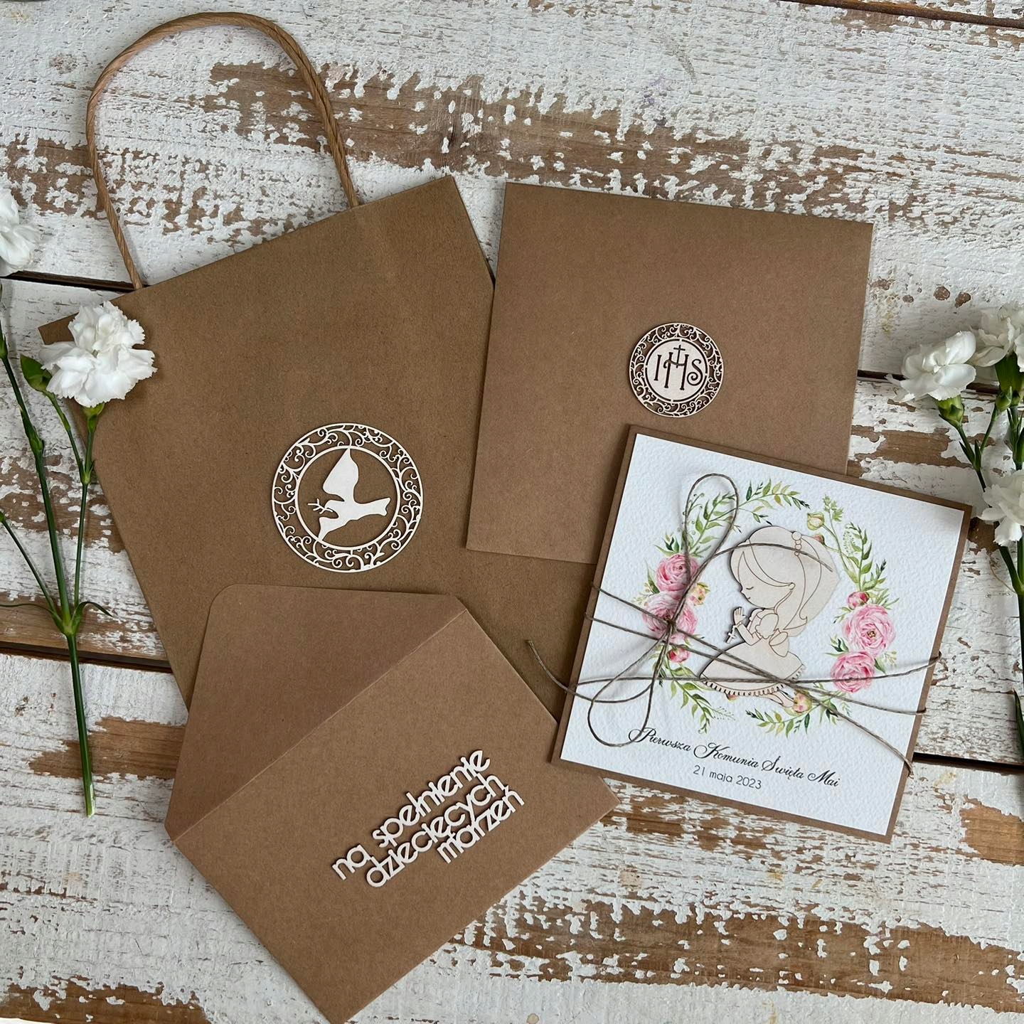 Personalizovaná ručně vyráběná společenská pohlednice suvenýr svatého přijímání přání