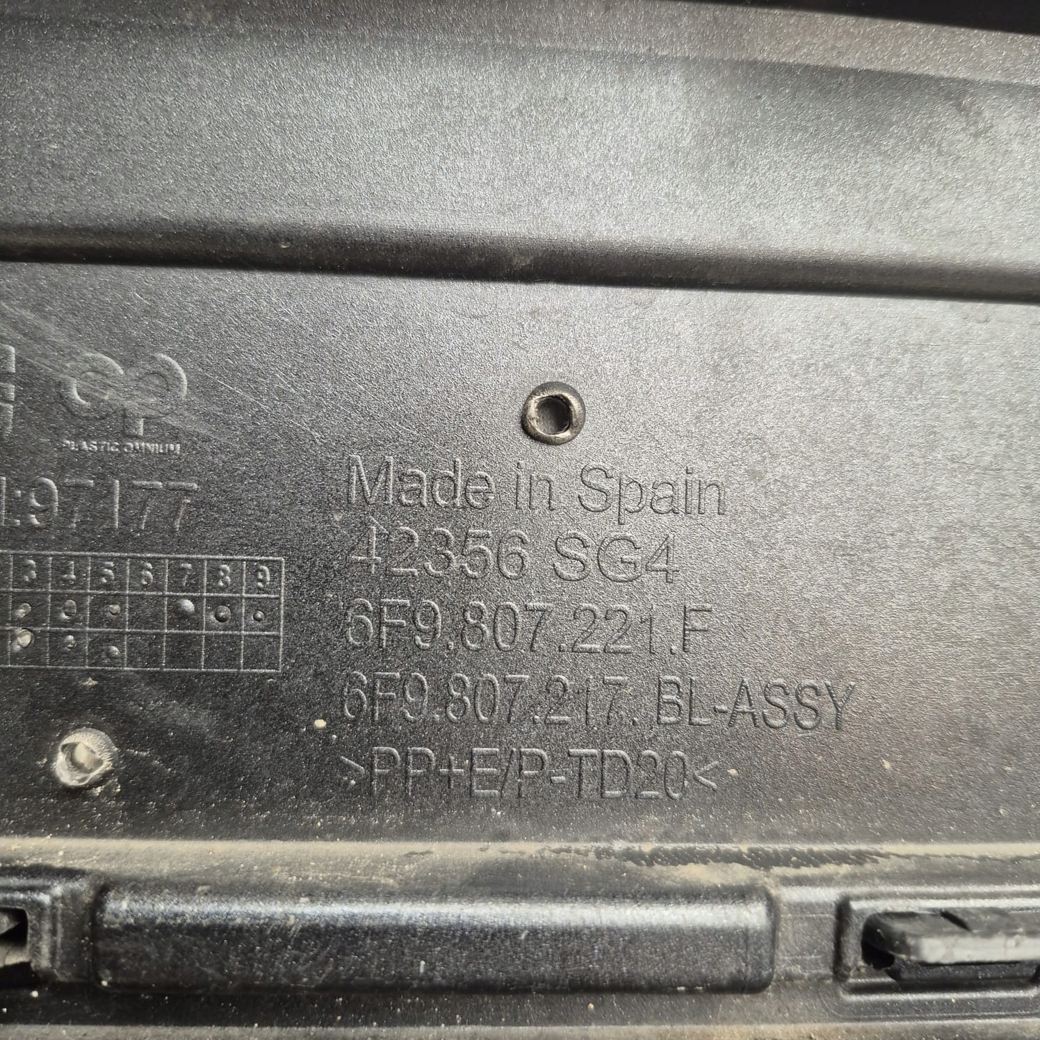 SEAT ARONA LIFT 21-> bumper front front PDC
