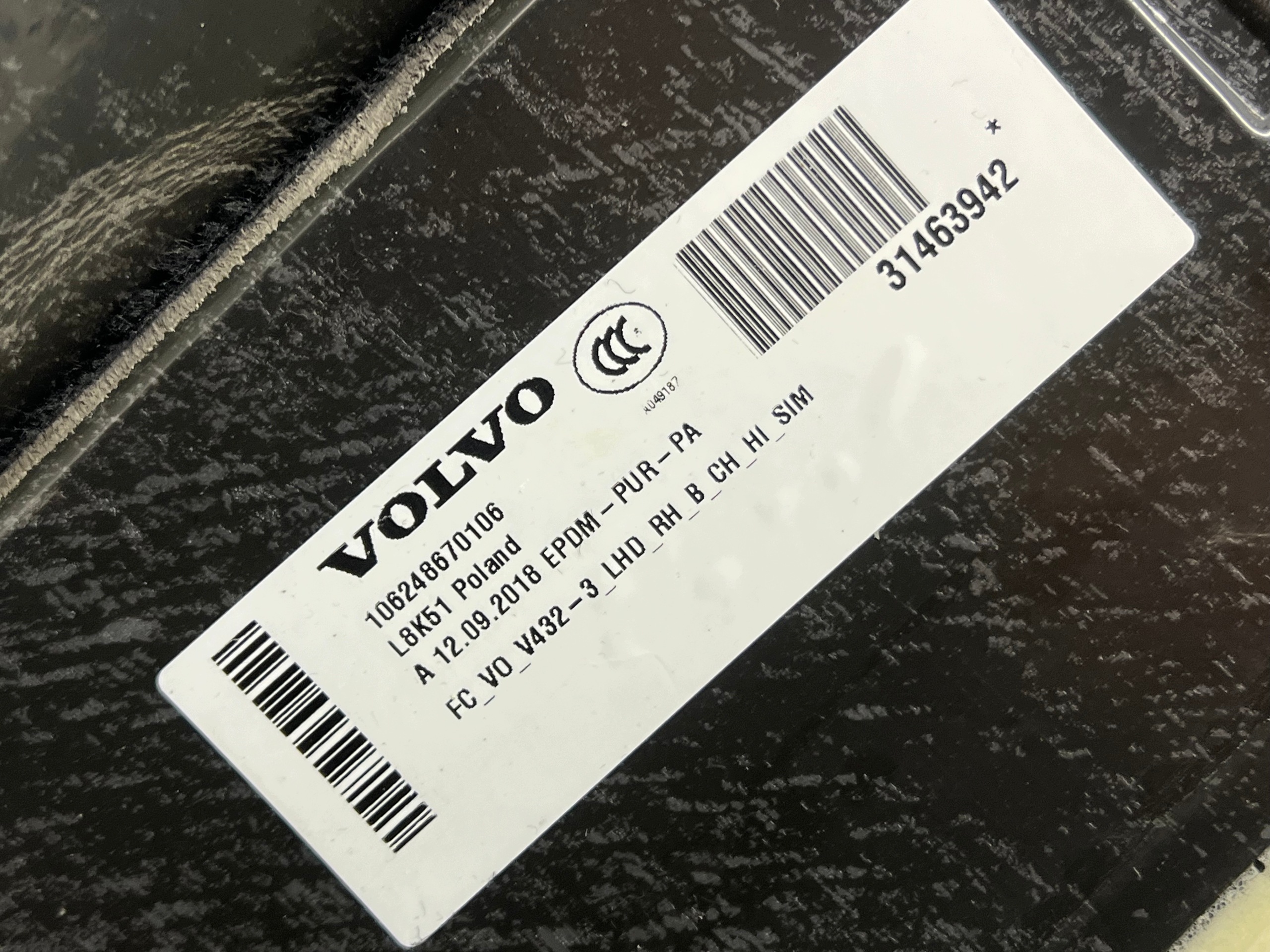 Volvo V60 II 18r.- carpet mats right front 31463942