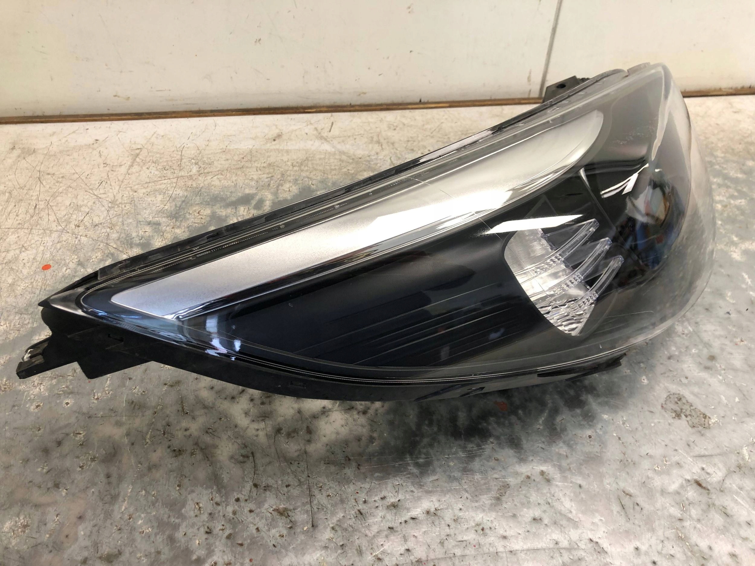 light right front KIA PICANTO III 92102-G60