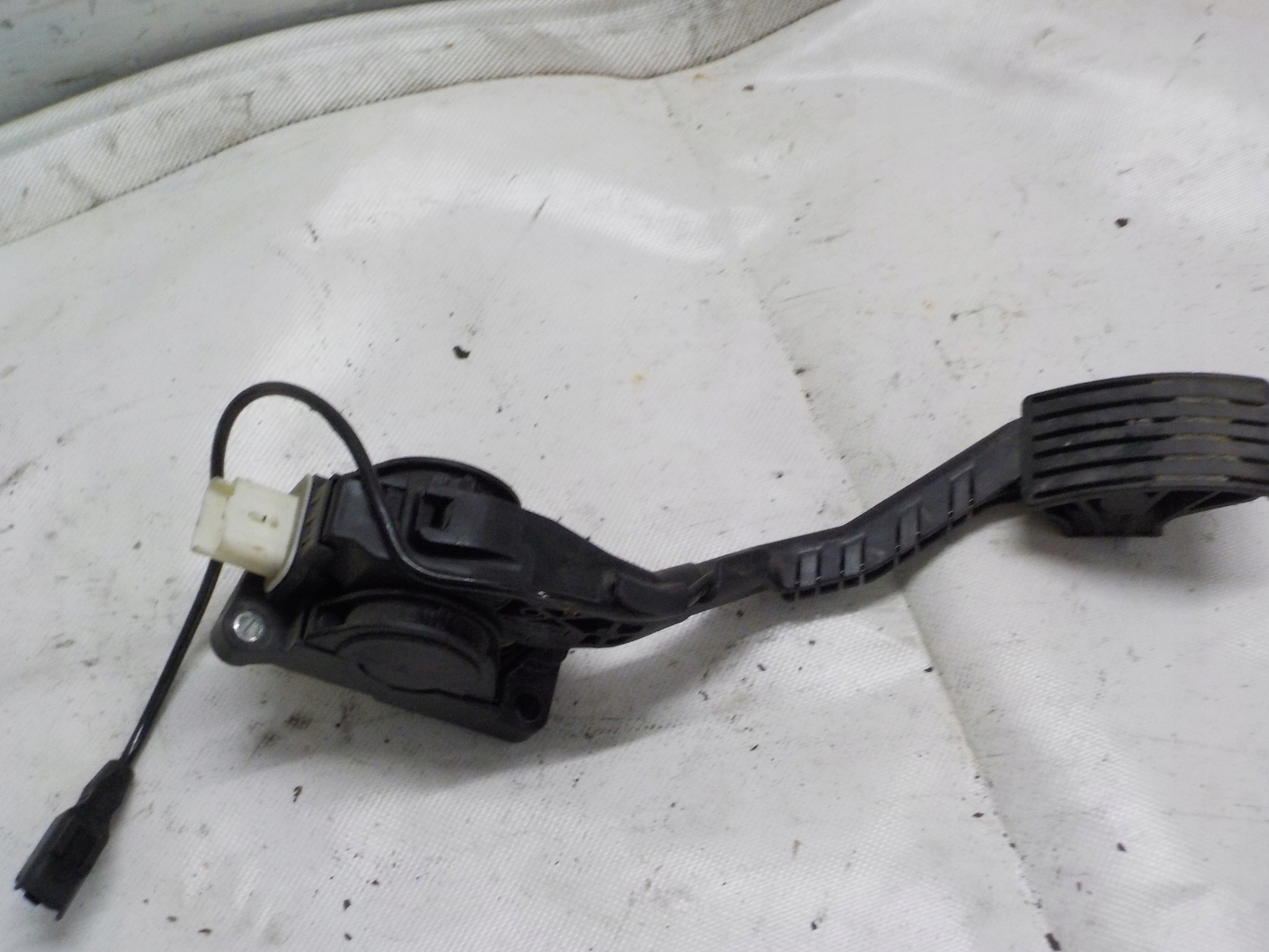 PEUGEOT 407 2.0 HDI PEDAŁ GAZU