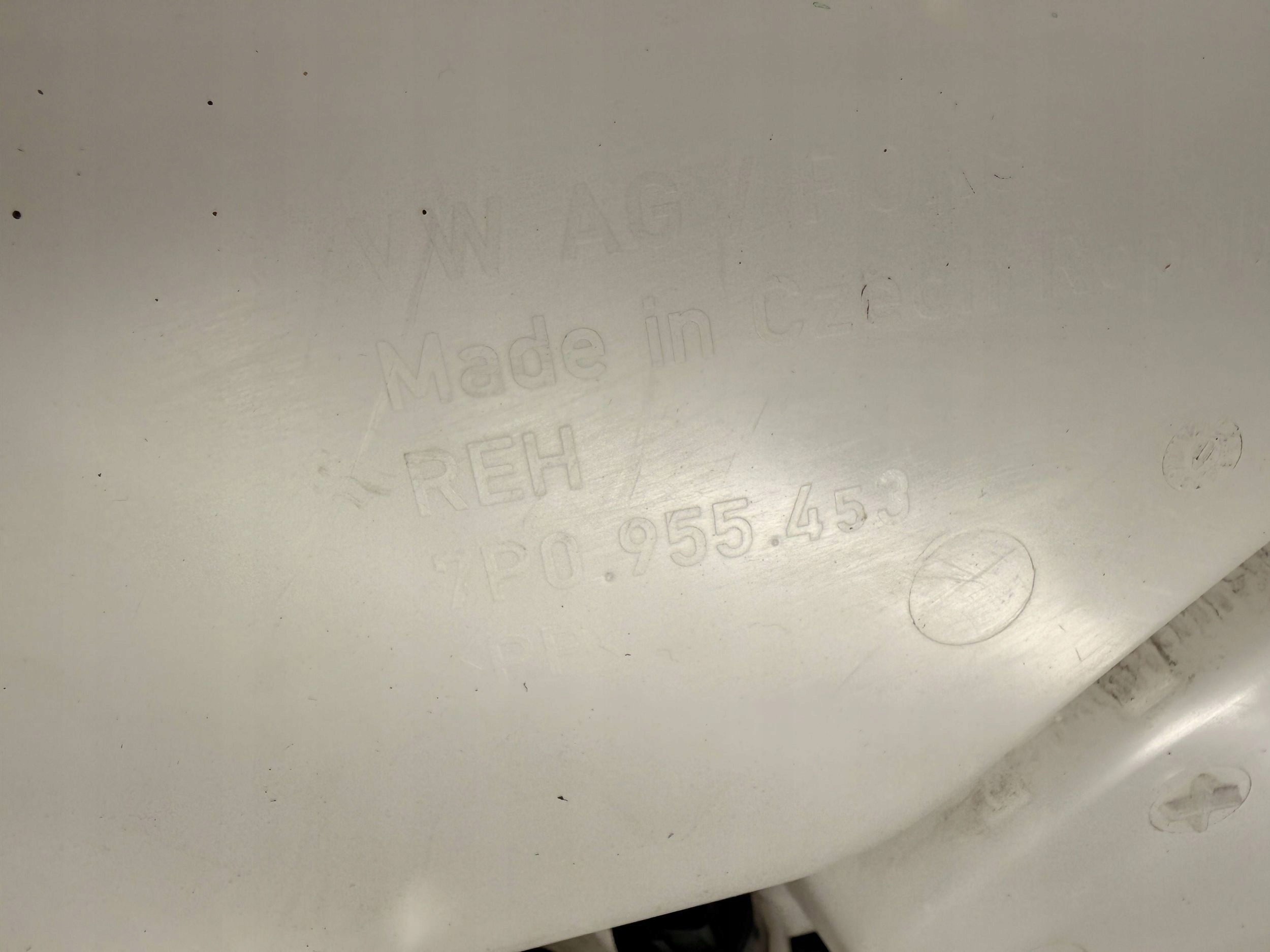 Cayenne II 7P5 washer fluid tank 7P0955453