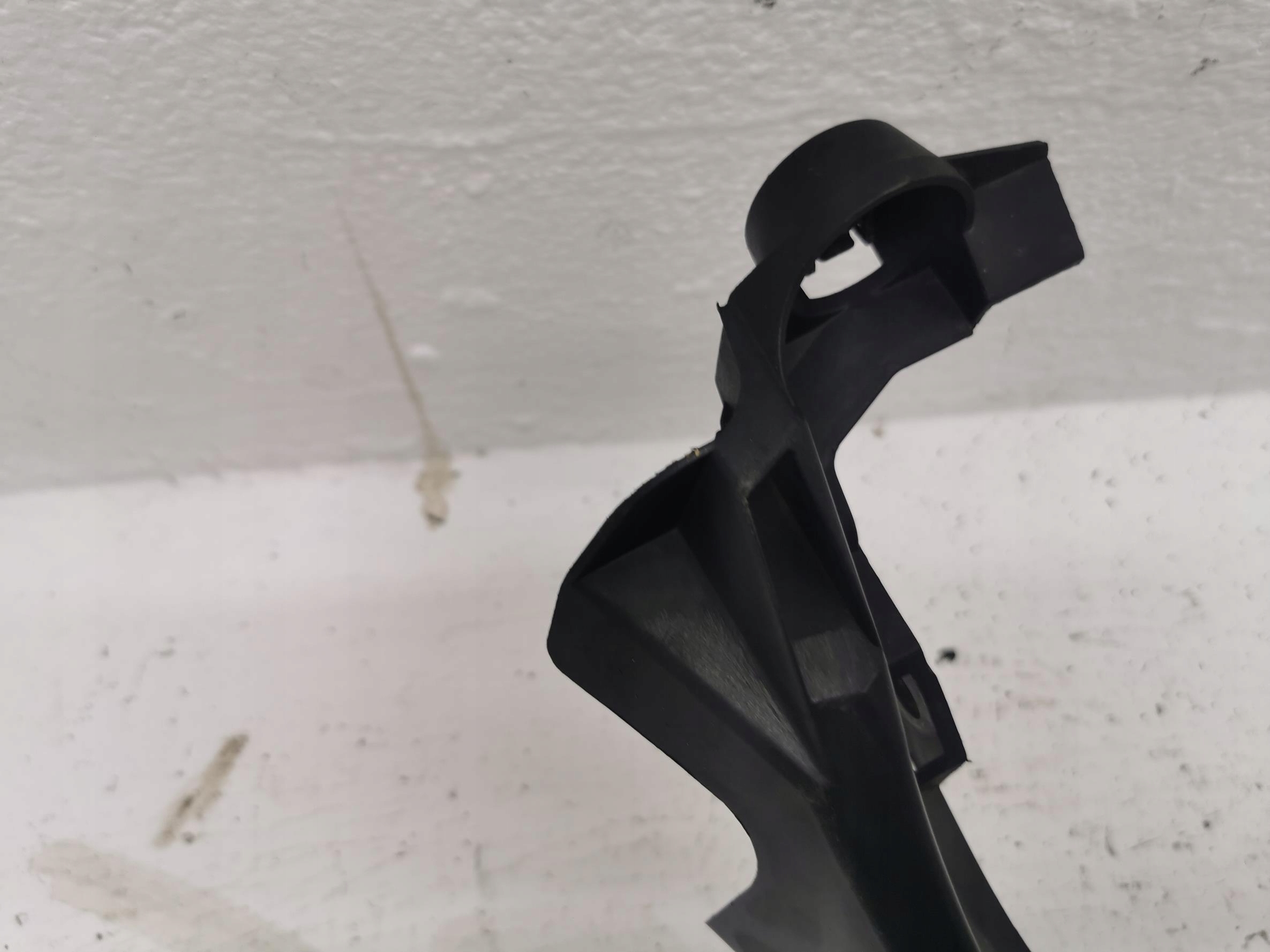 support lights right BMW SERIA 3 E90 E91 7116708