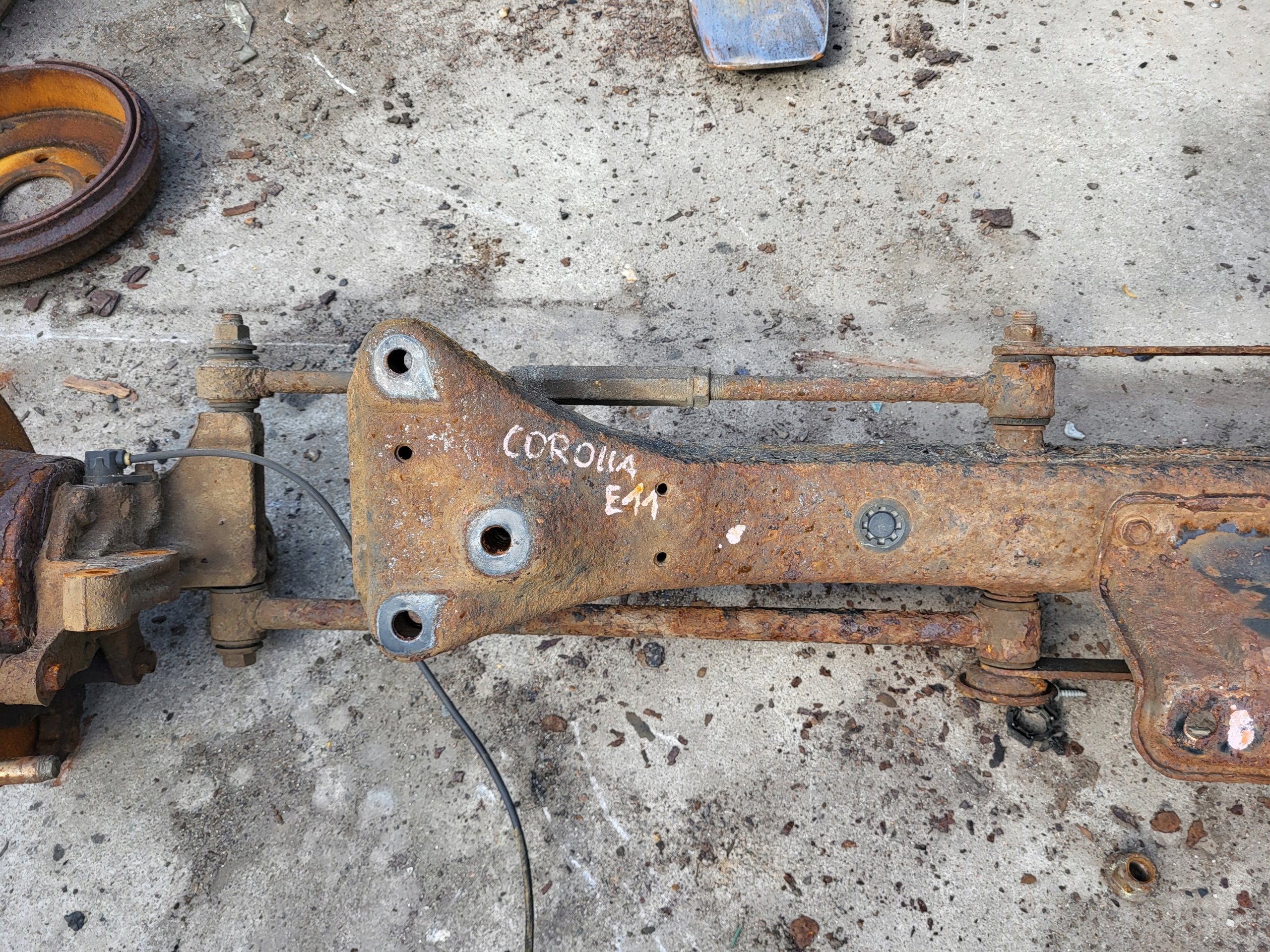 TOYOTA COROLLA E11 BELKA TRAWERS SANKI ZAWIESZENIA TYŁ Typ samochodu Samochody osobowe
