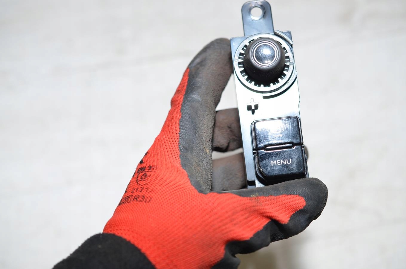 pilot switch radio PEUGEOT 208 and