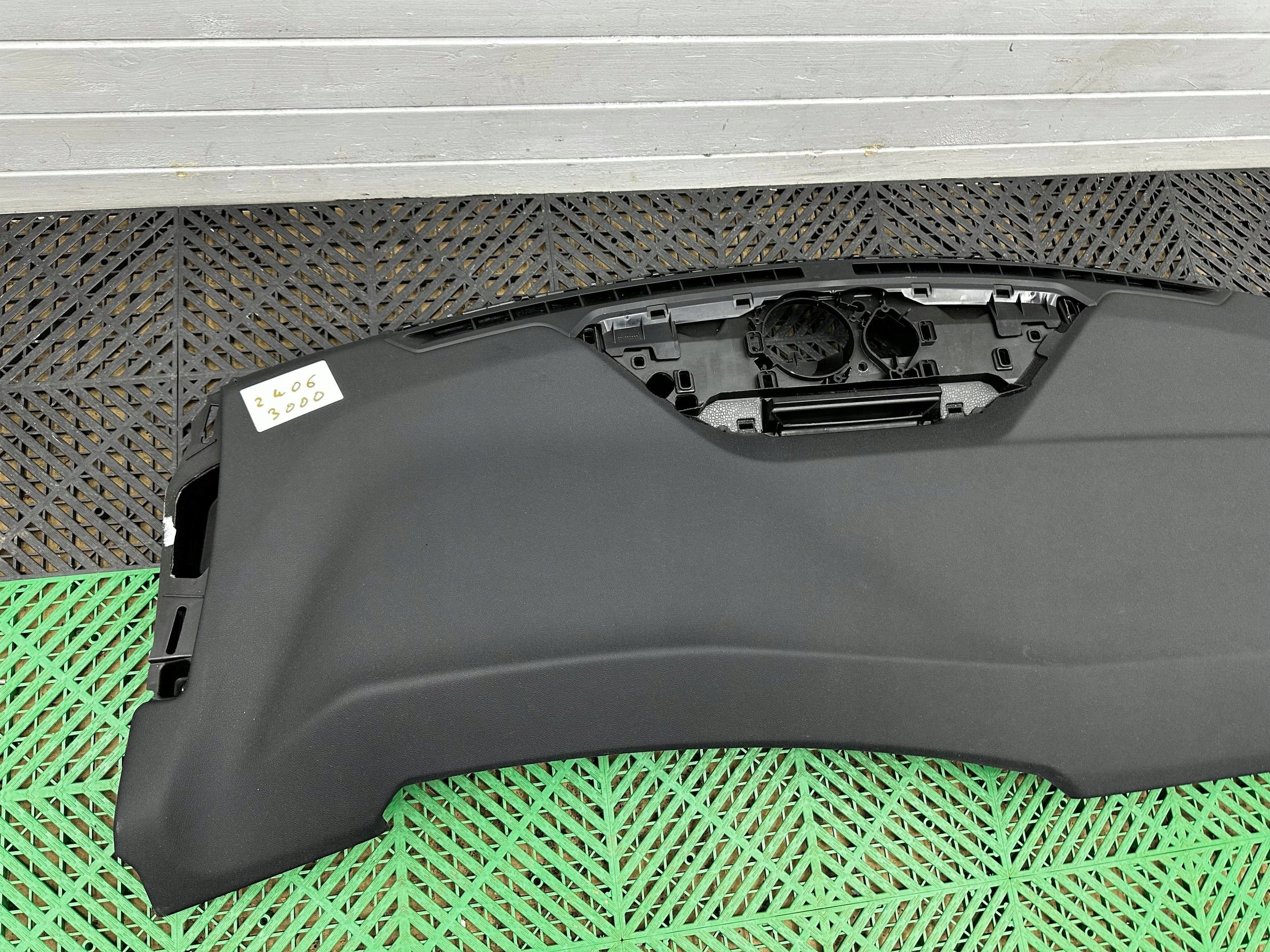 dashboard instrument panel front BMW 2 Active Tourer U06