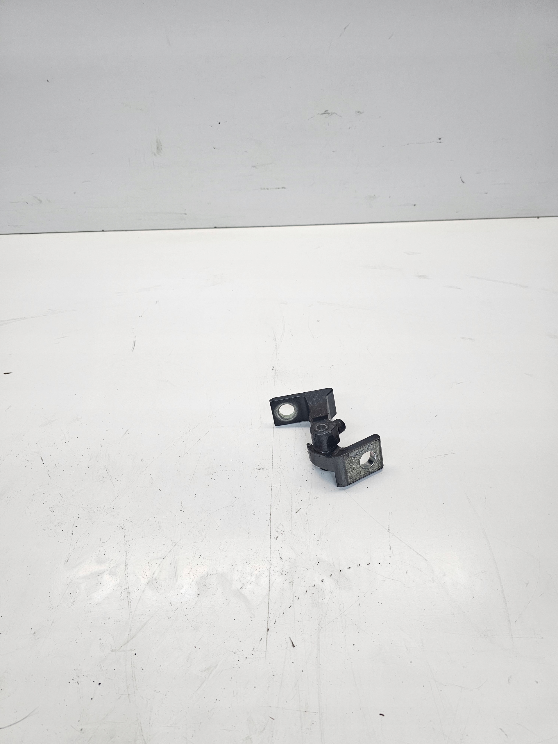 hinge door right AUDI A1 8X Q3 8U A3 8V 8X0831404A