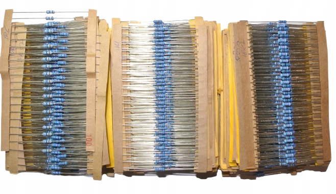 

Zestaw rezystorów 1% 0.6W 209 wartości = 3440szt