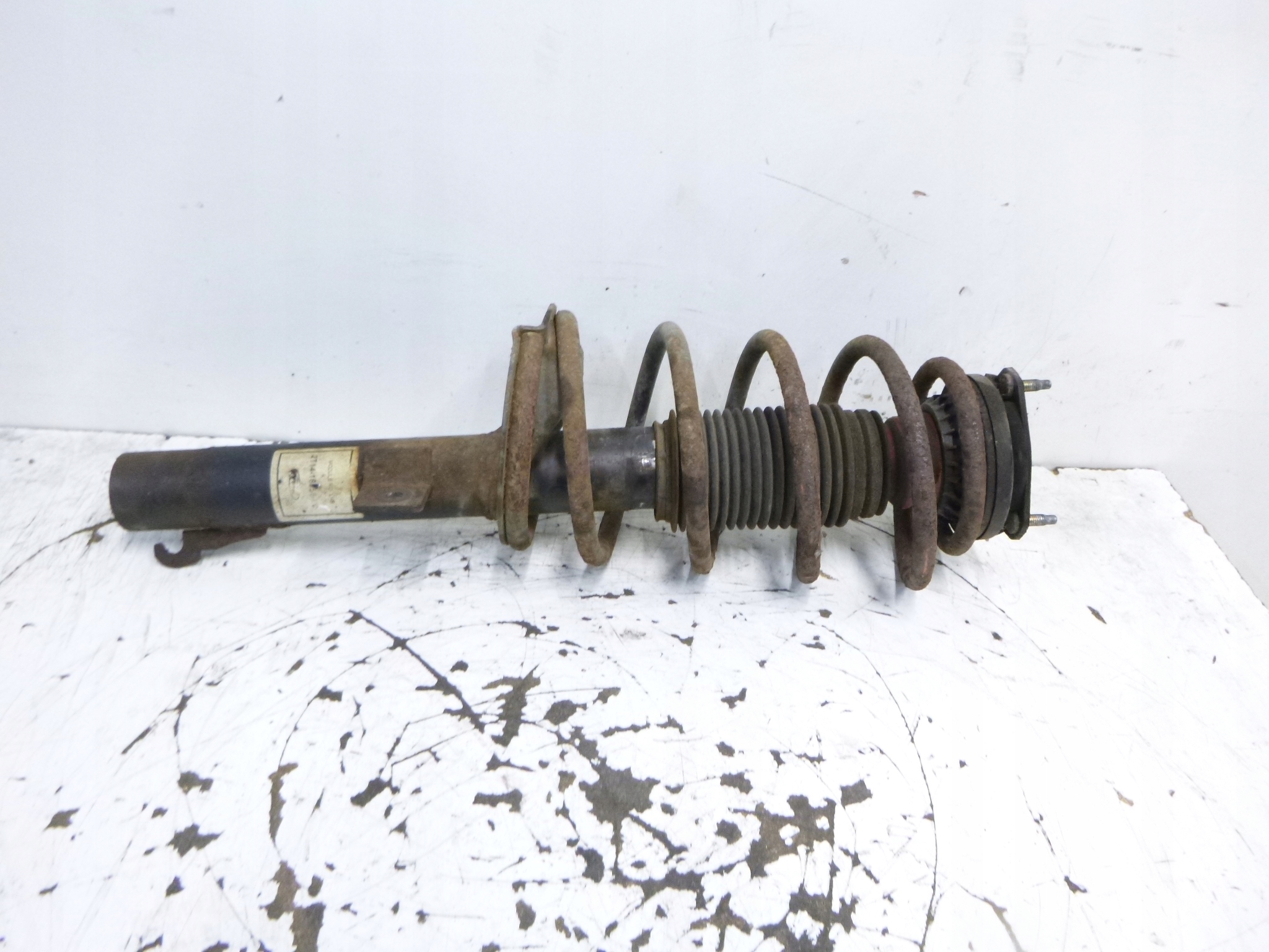 shock absorber front left Ford Transit Connect 1.8 d 2004r.
