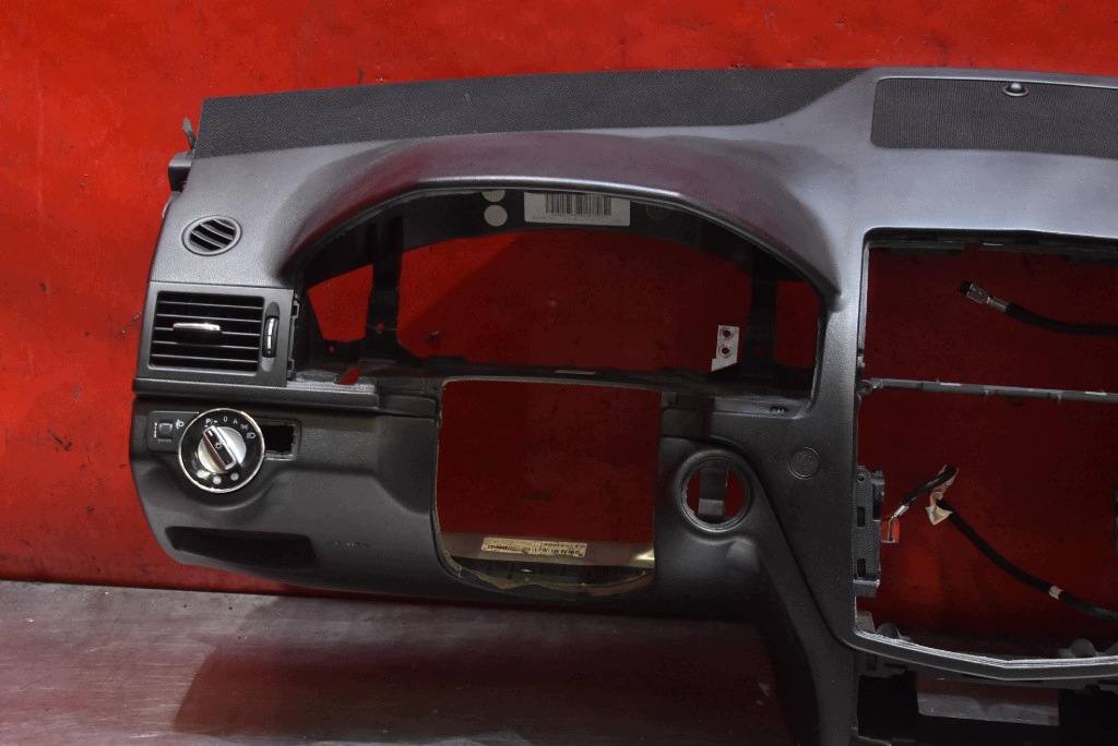 dashboard instrument panel console cockpit airbag EU MERCEDES C-KLASA W204 07-12