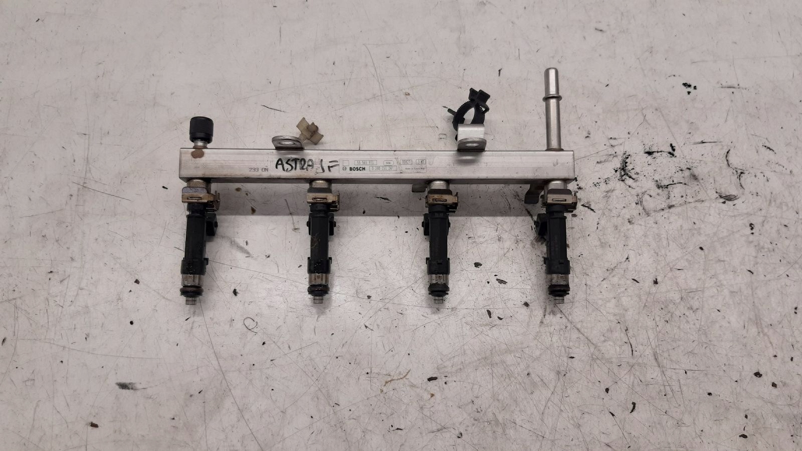 Rampe injection Injecteurs Opel Astra J kombi 1,4T