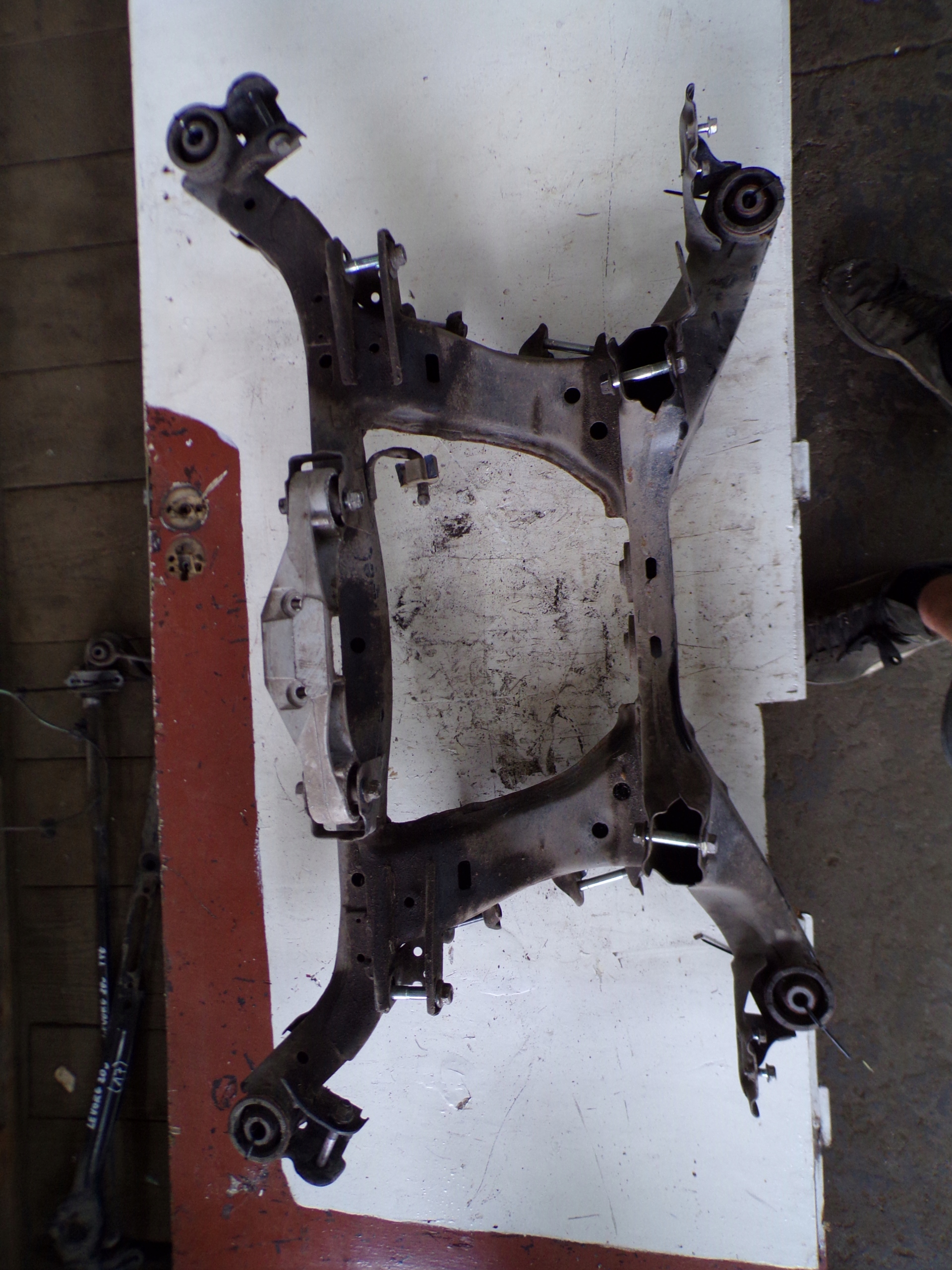 SUBARU LEVORG 2020 BELKA ZAWIESZENIA TYLNEGO SANKI Jakość części (zgodnie z GVO) Q - oryginał z logo producenta części (OEM, OES)