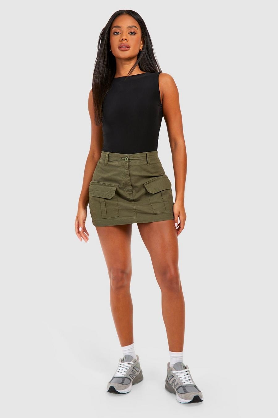 GŁADKIE CZARNE DOPASOWANE BODY BEZ RĘKAWÓW ZATRZASK DÓŁ STRINGI BOOHOO 40 Rozmiar L (40)