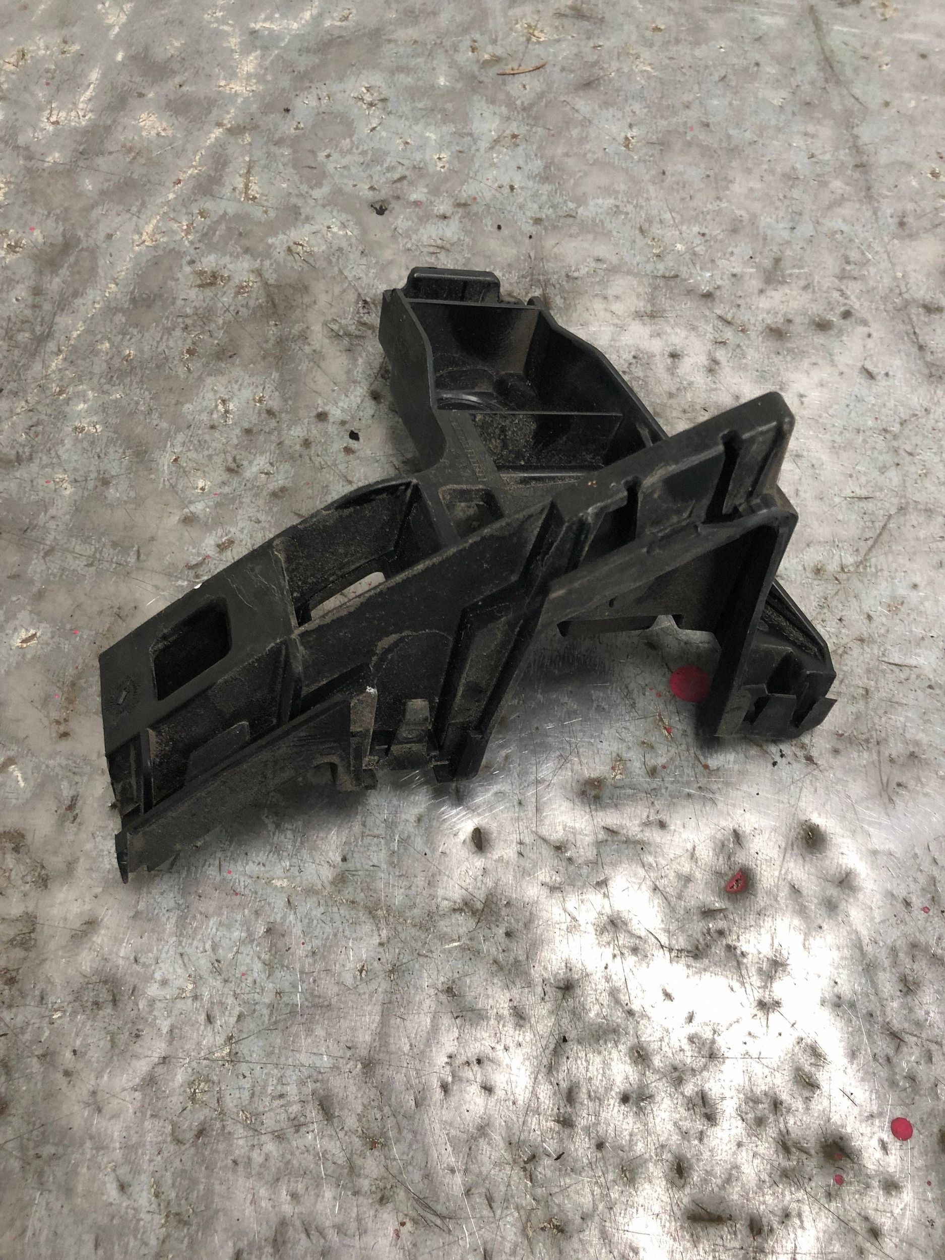 bumper bracket right rear part VW GOLF VII LIFT HB 5G6807394A