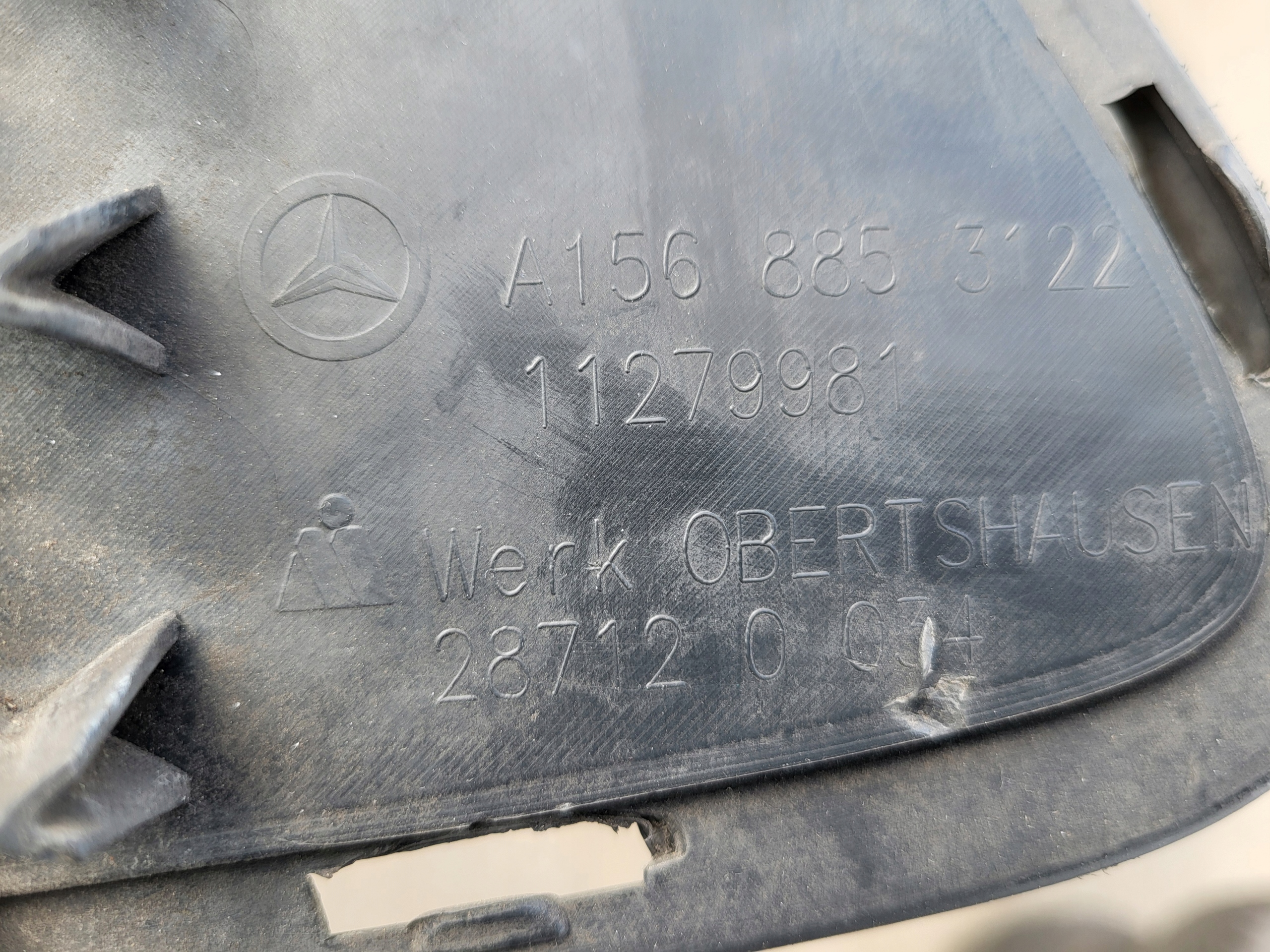 grill grille central of a bumper front grid MERCEDES GLA W156 ORYINAL