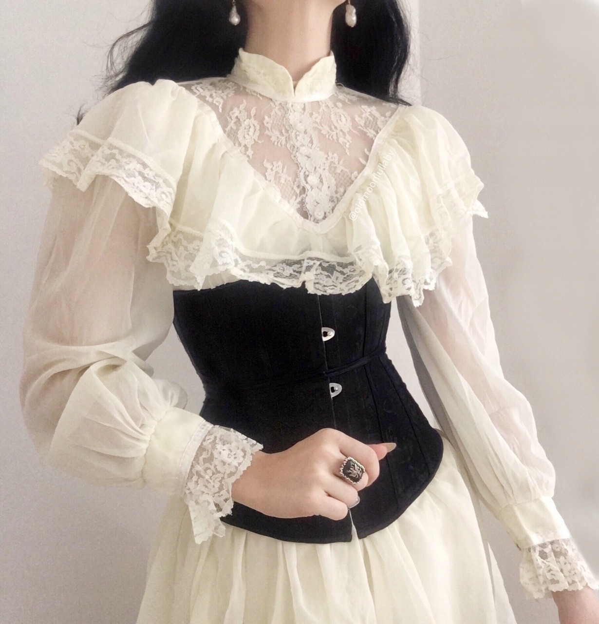 Czarny gorset UNDERBUST wiązany Pas Modelujący Kod producenta 123123