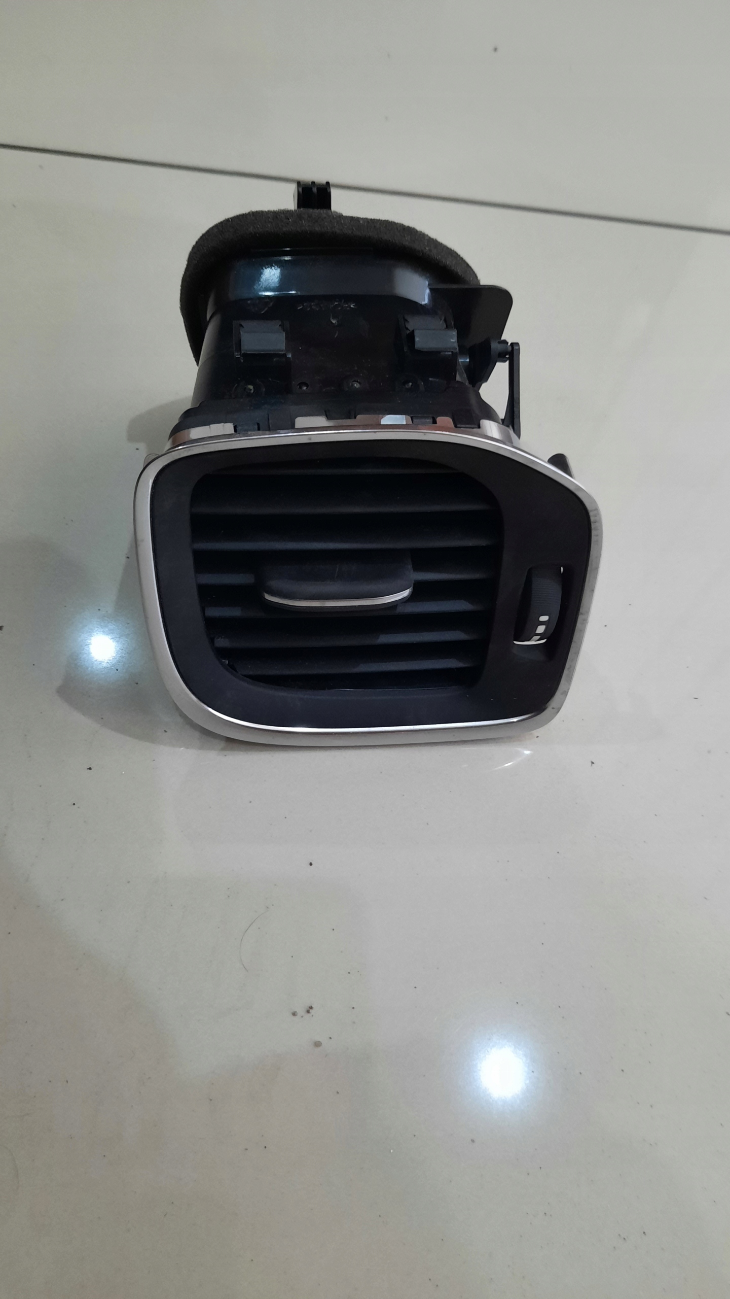 Вентиляционная решетка левая VOLVO V40 II 30791697