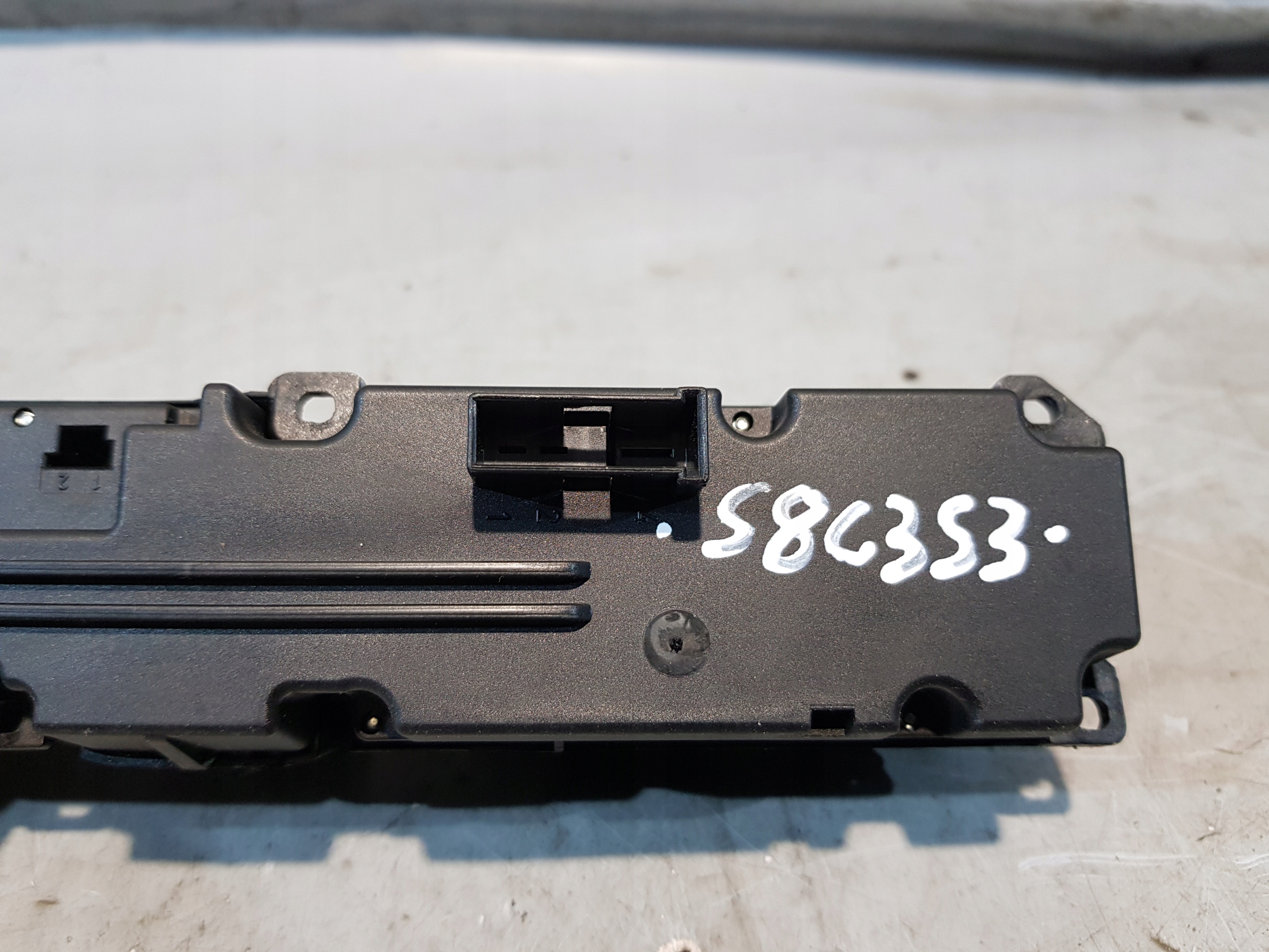 PANEL PRZYCISKI Console MERCEDES C W203 2038214658