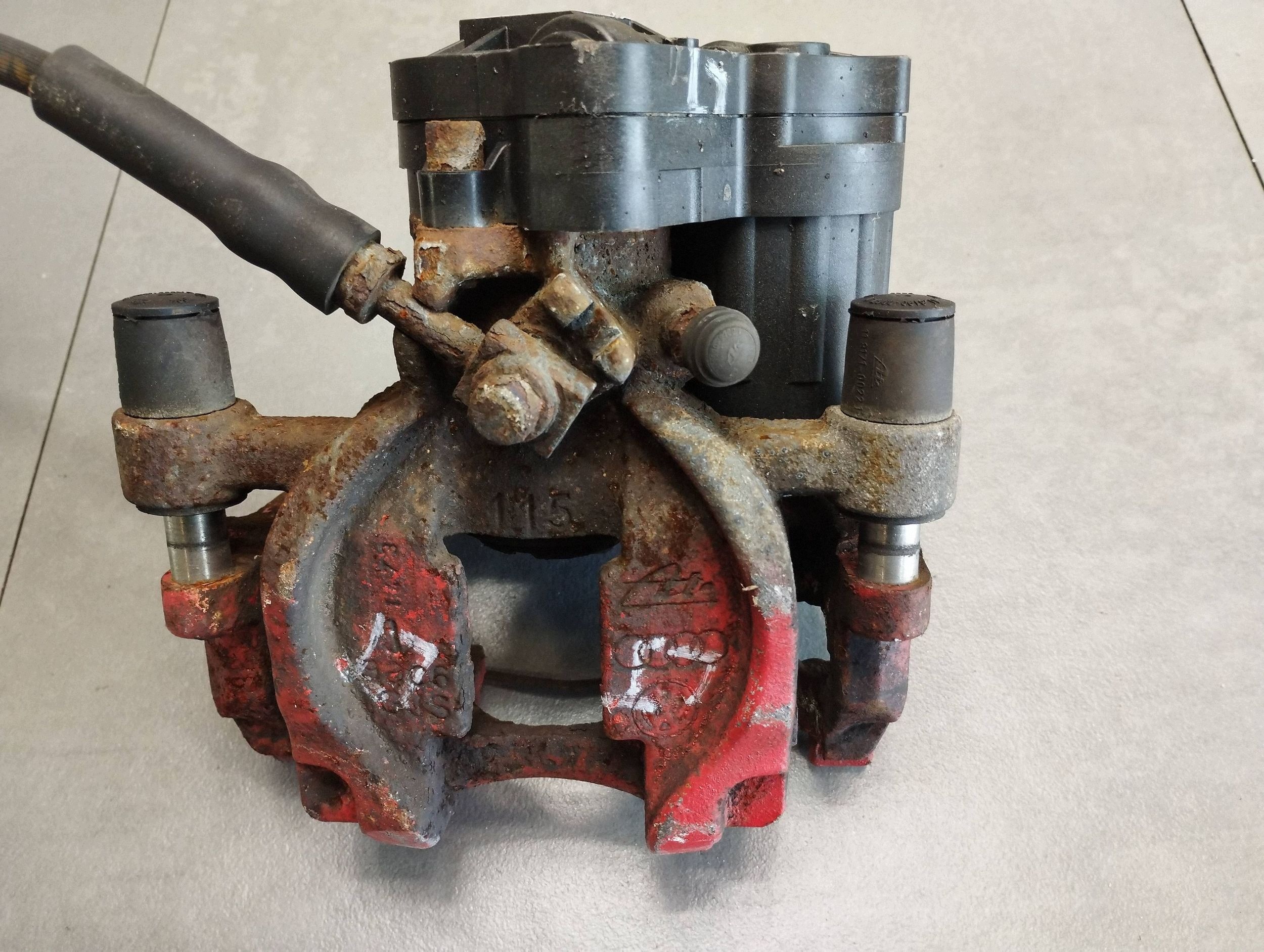 Volkswagen Golf VII caliper brake left rear part 5Q0615405BC