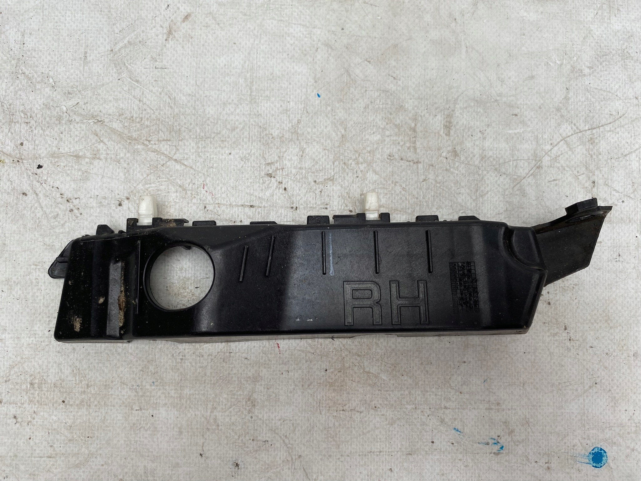 HYUNDAI I30 3 III 17- right bumper bracket front holder 86516-G4000