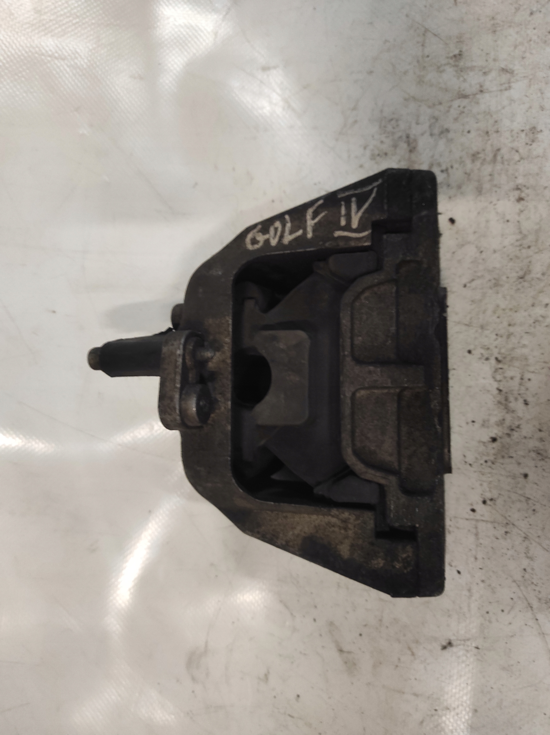 VW Golf IV 4 1J0199262BK engine mount